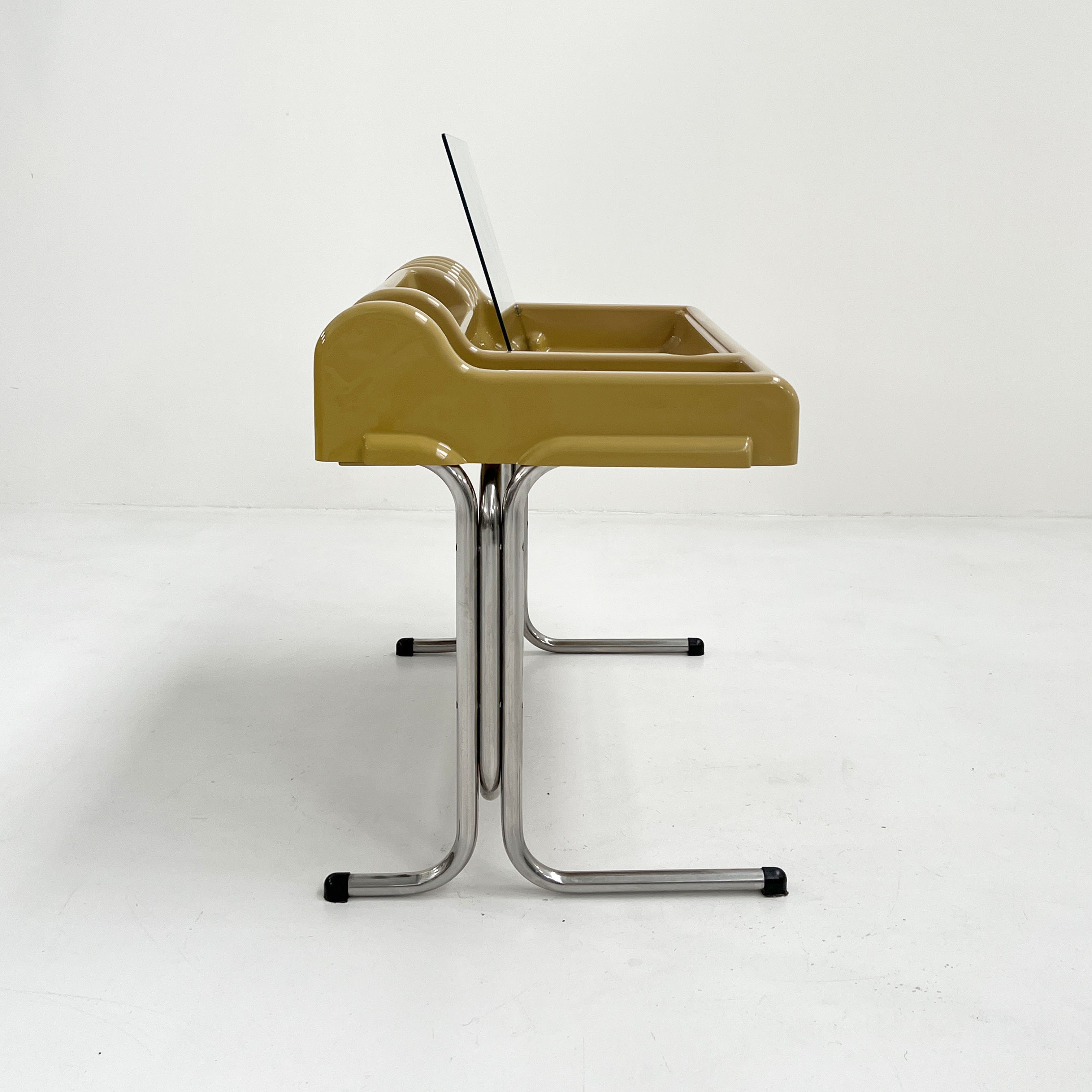 Orix Mustard desk by Vittorio Parigi & Nani Prina for Molteni, 1970