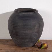 Vase ancien dans des tons sombres (c.1900) #3