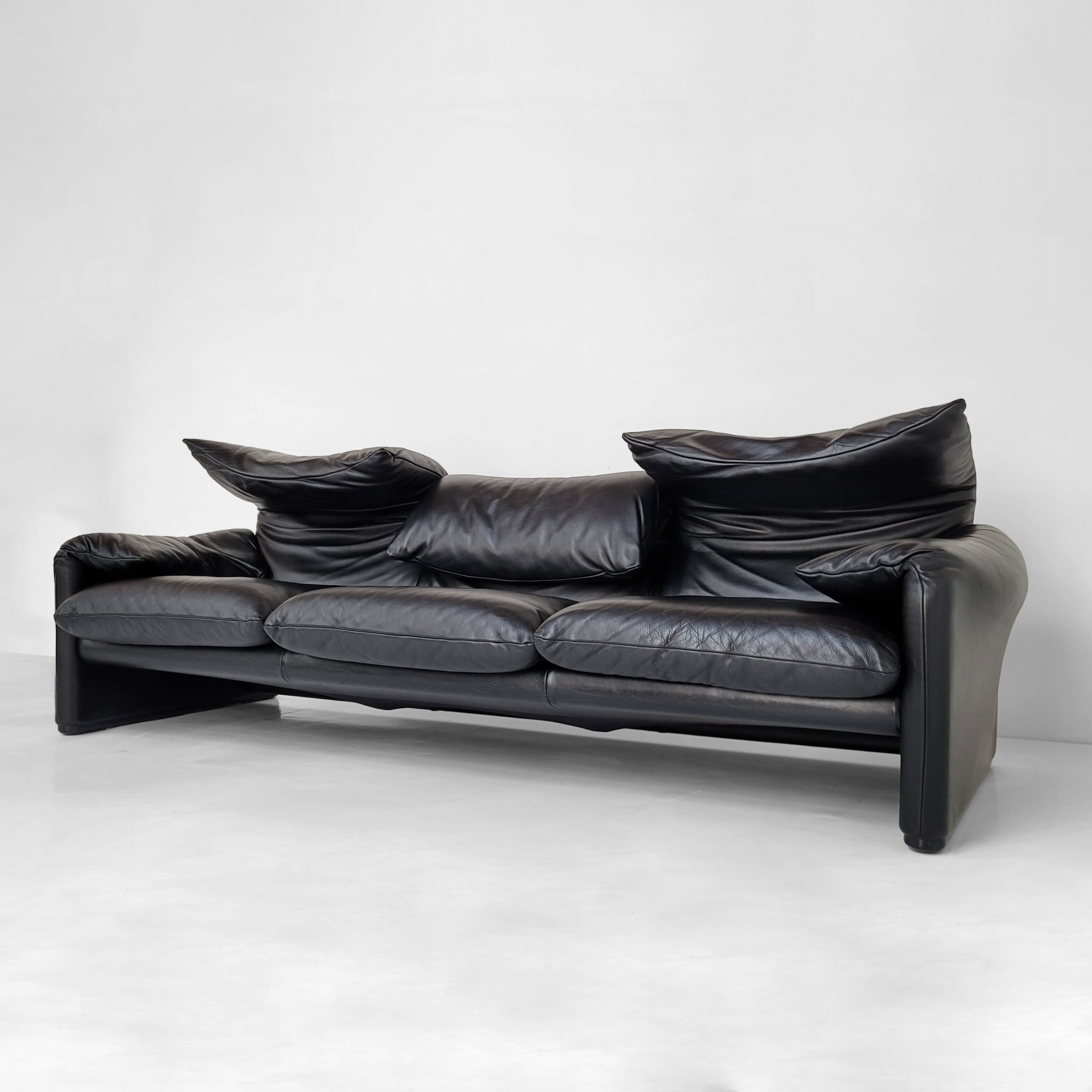 Maralunga sofa by Vico Magistretti for Cassina