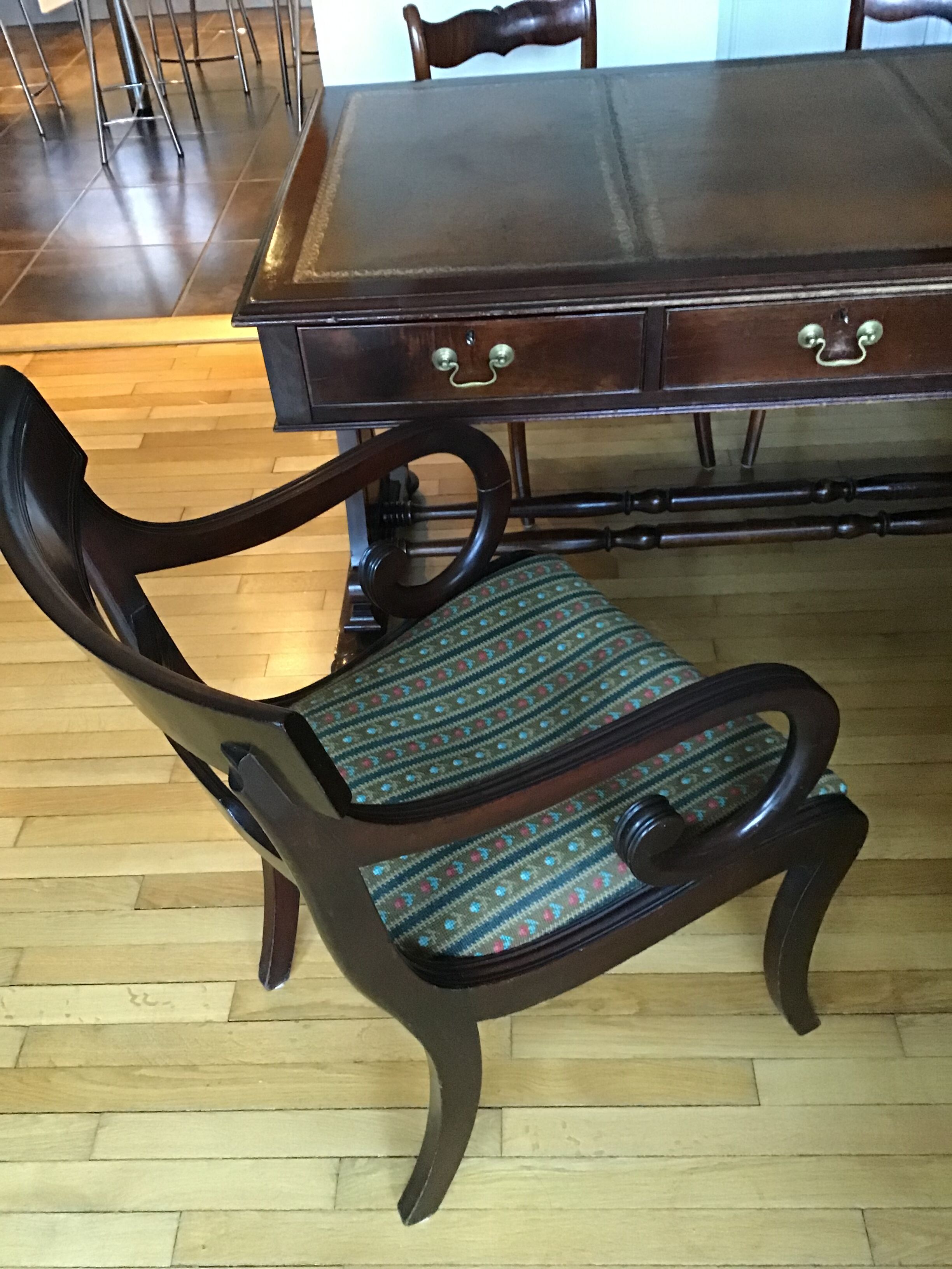 Minister's office and 3 chairs