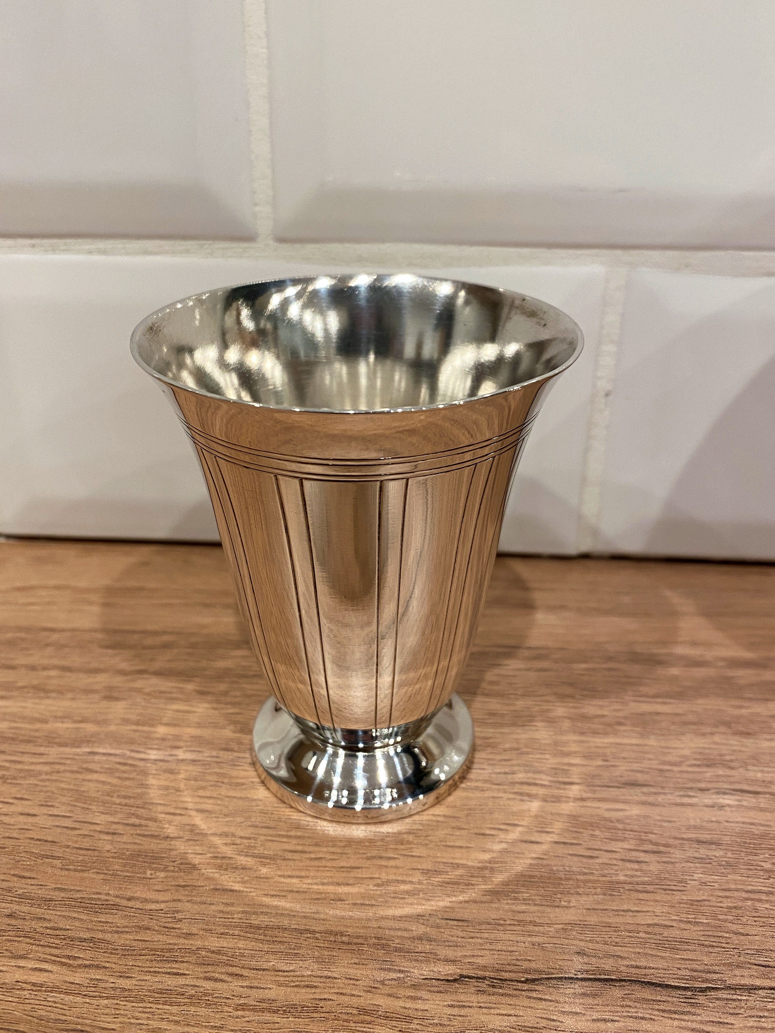 Shaker et 8 gobelets