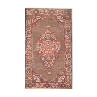 Turkish Karapinar rug with central medallion, 1970s - 153 X 258 cm