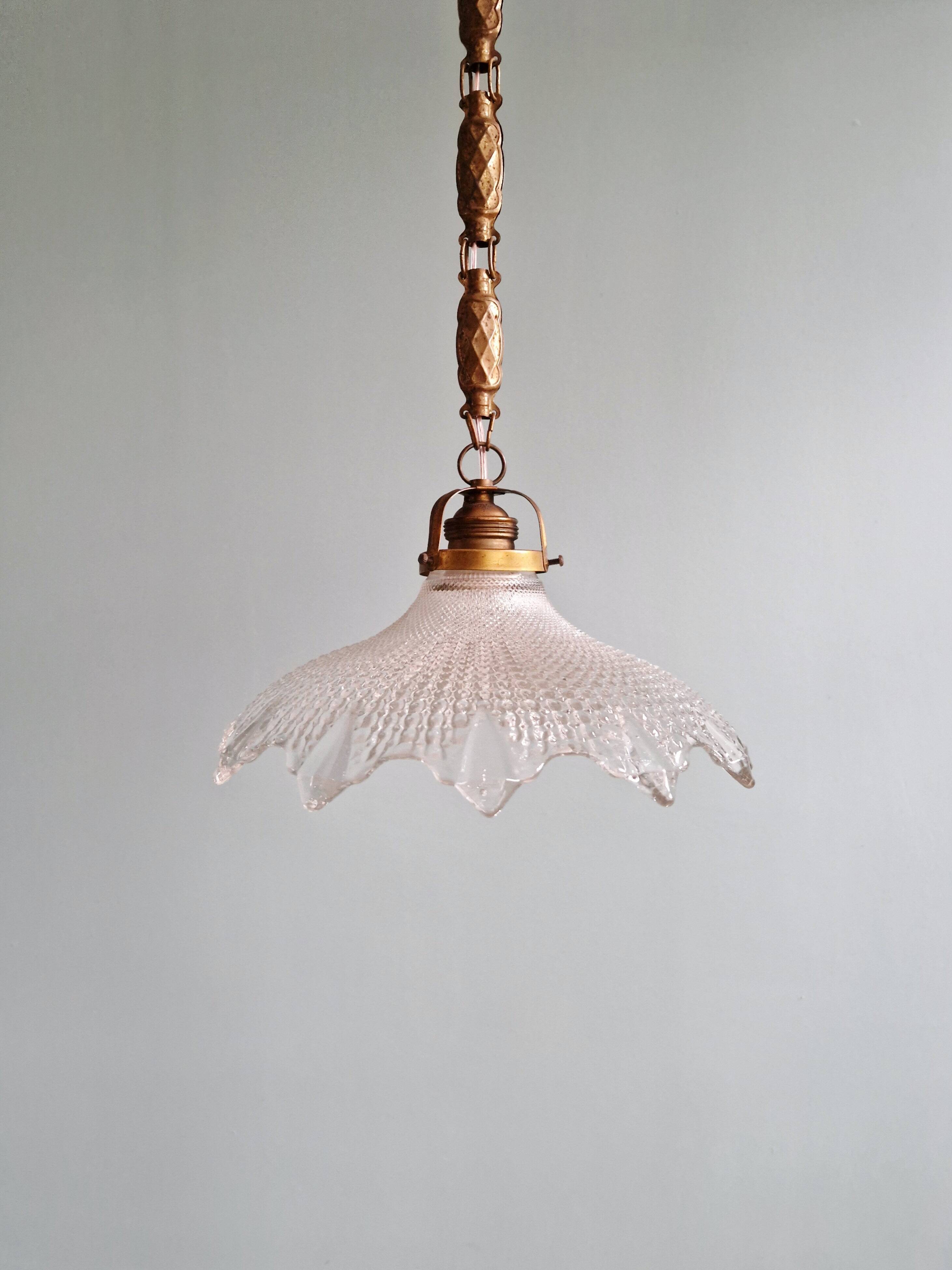 Suspension art déco en verre transparent festonné, années 1920-30