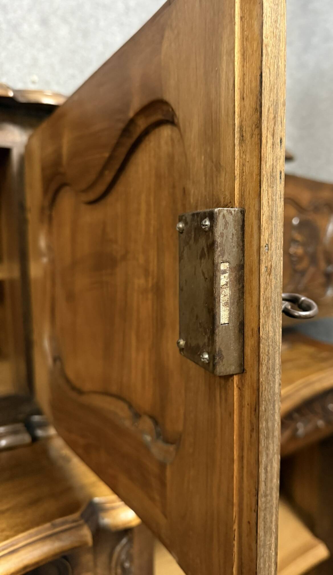 Monumental Provençal Louis XV style sliding sideboard