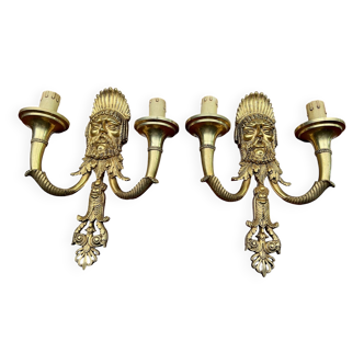 Paire d'appliques en bronze massif doré.