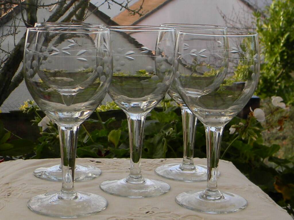 Set of 5 glass water glasses from the 1950s.