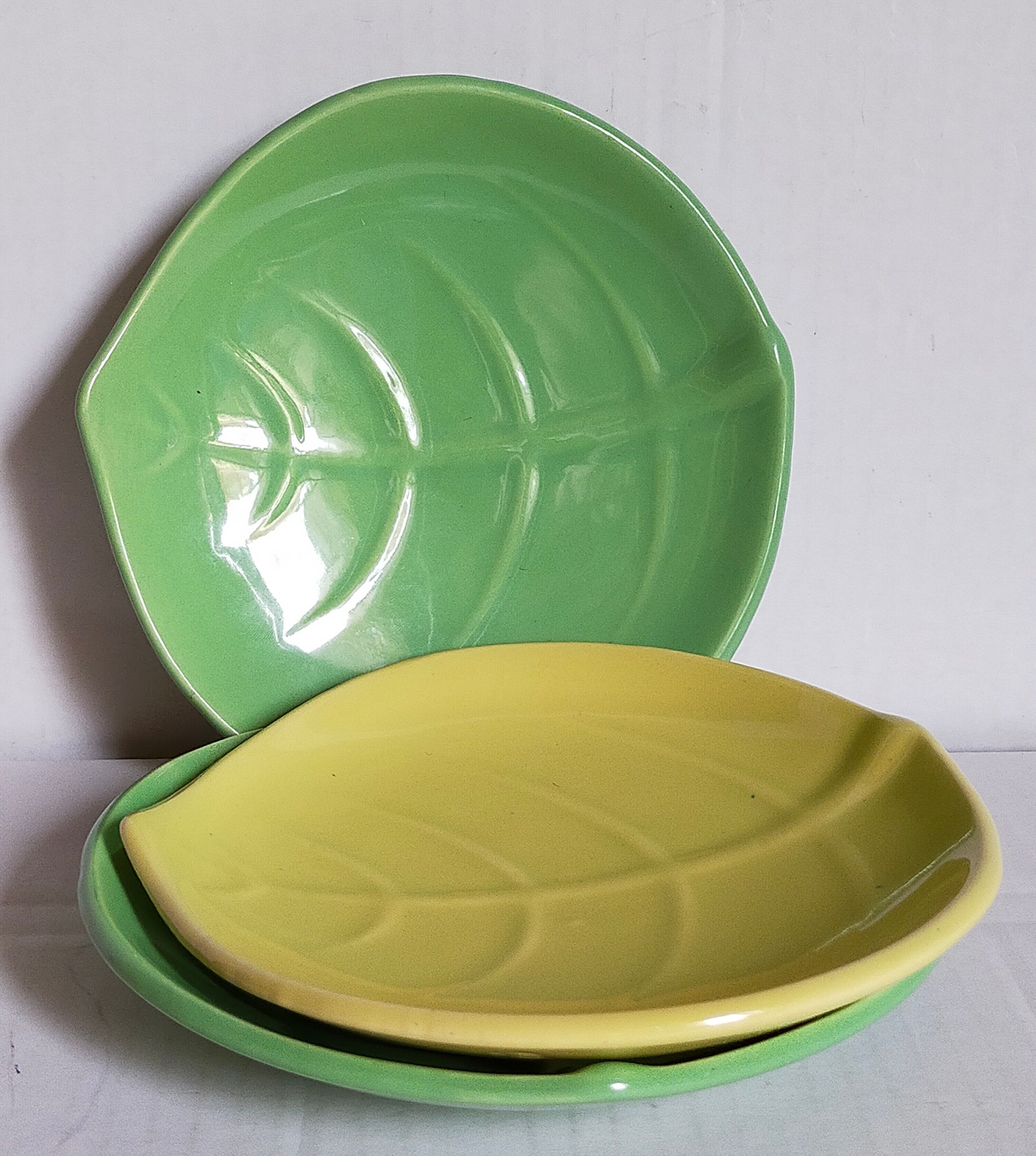 Three ceramic leaf cups 50s
