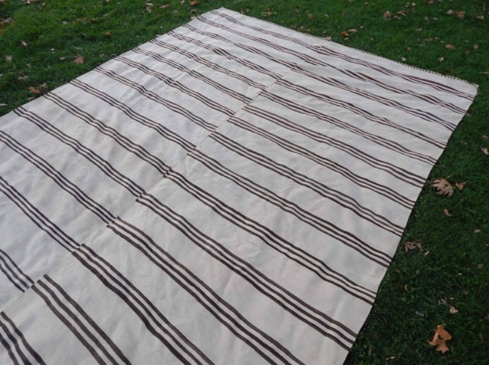Vintage Turkish kilim, handwoven, 280x380 cm.