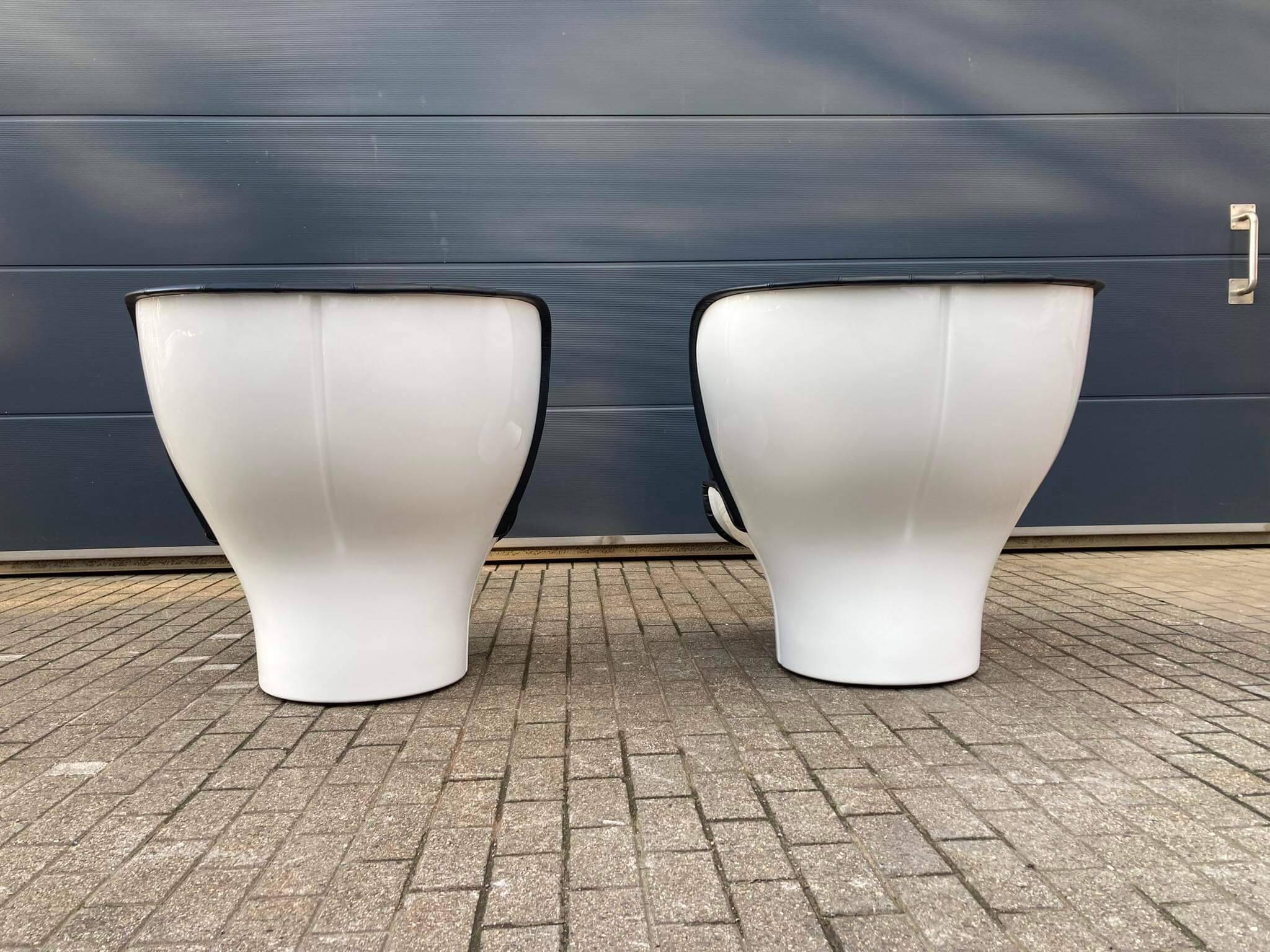 2x Joe Colombo Elda LONGHI Chair Black leather, White fiberglass