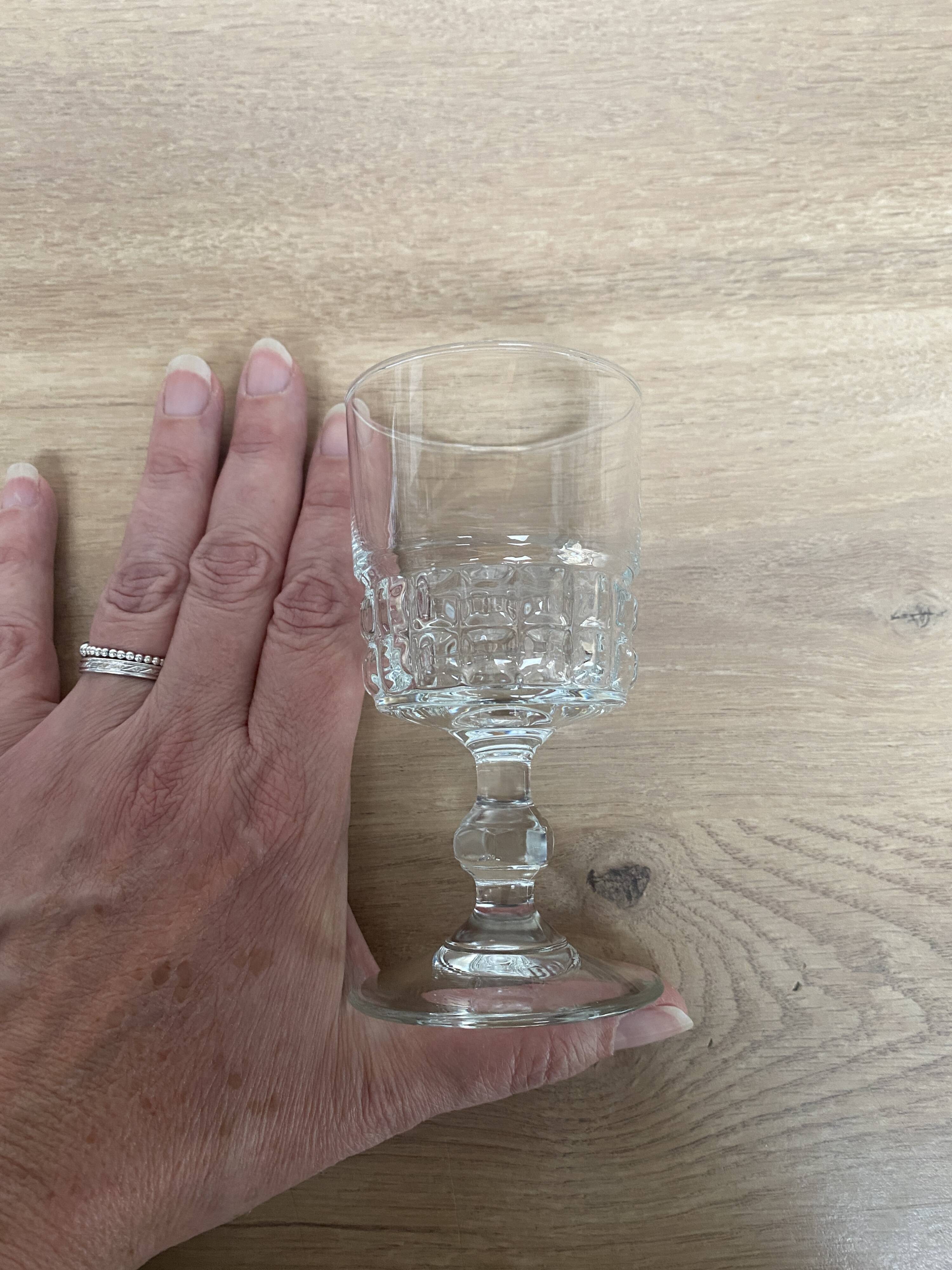 Set of 6 Luminarc Quadrille white wine glasses