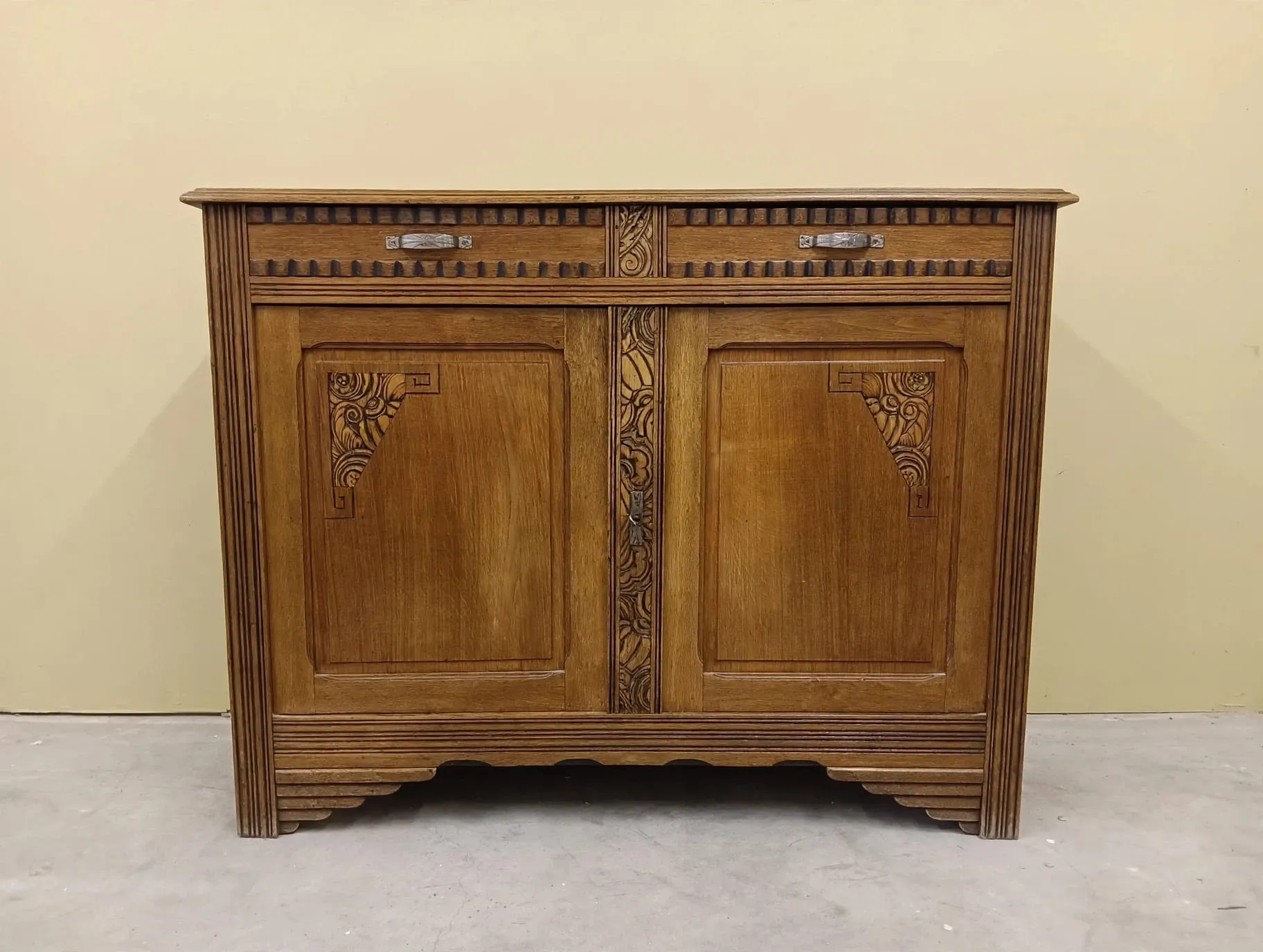 Parisian buffet, decorative and sculpted popular art