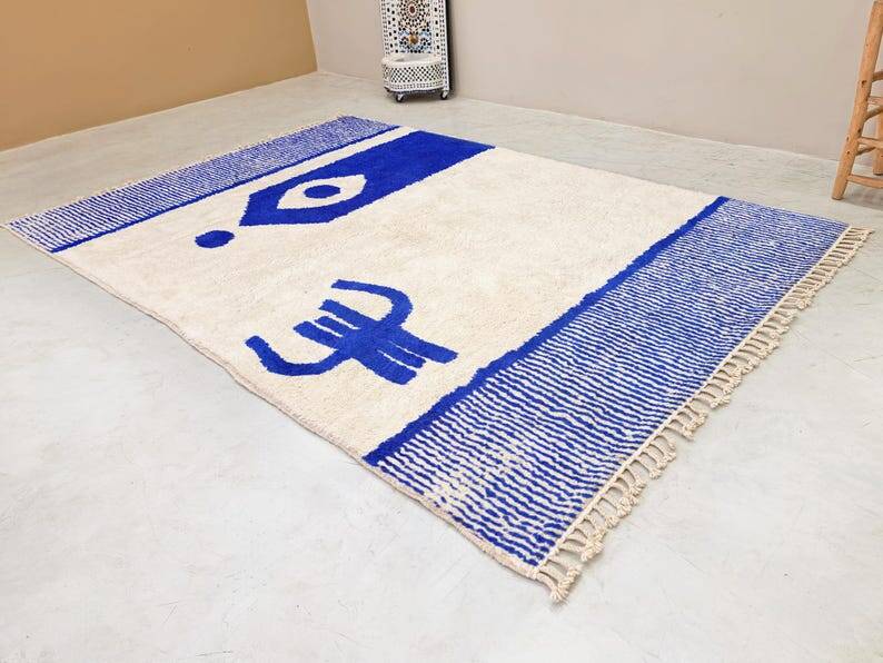 Traditional handmade Moroccan Berber rug size 150 x 250 cm