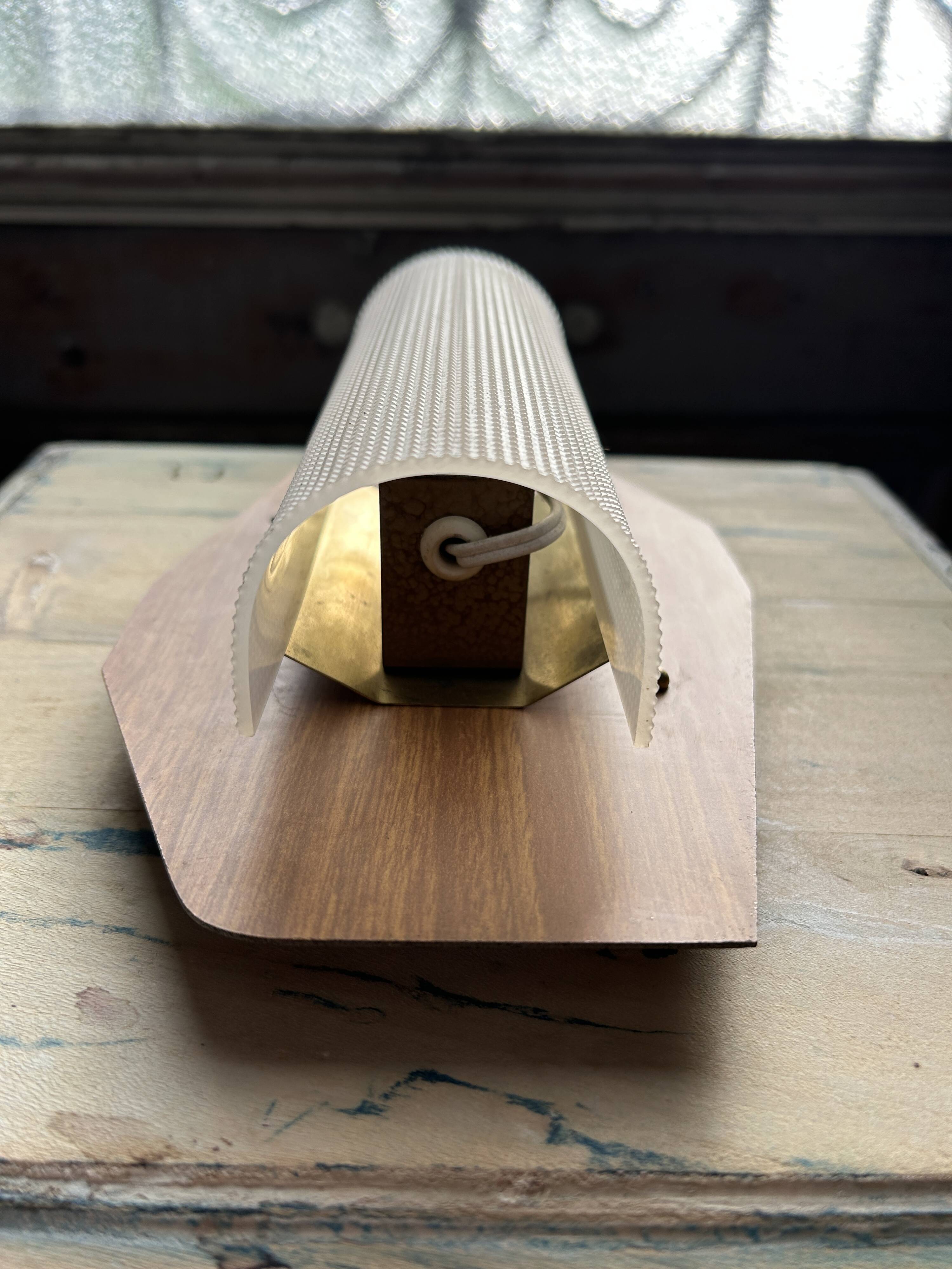 Vintage 60s wall light – wood, brass & perspex