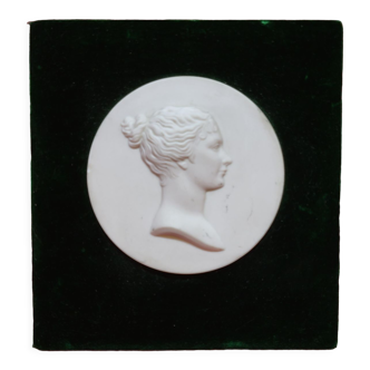 Medallion of profile of woman in biscuit of the manufacture nationale de sèvres