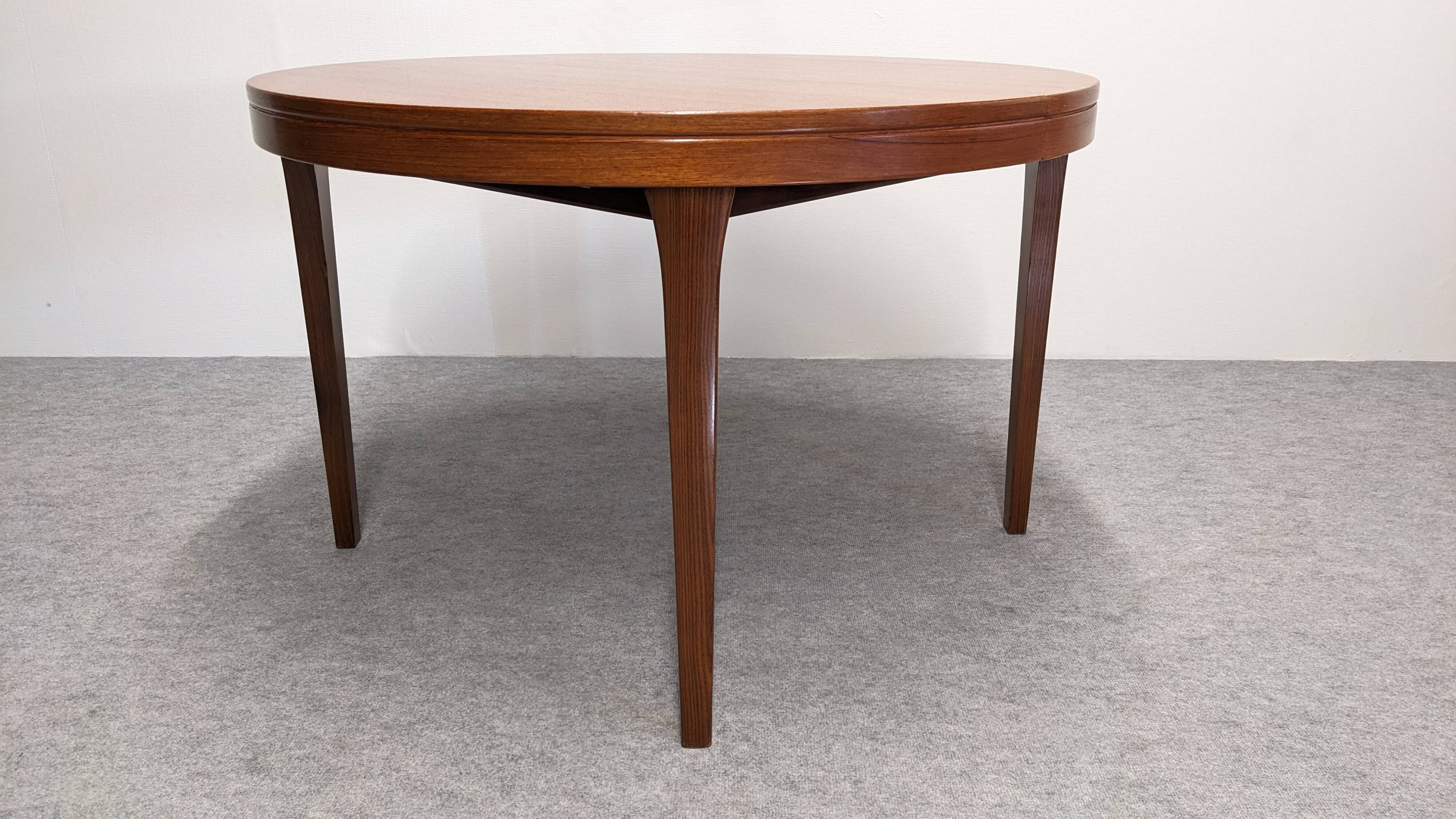 Table ronde extensible scandinave en teck années 60/70