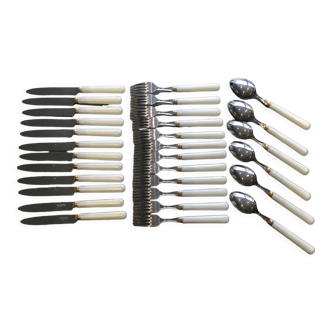 Cutlery housekeeper