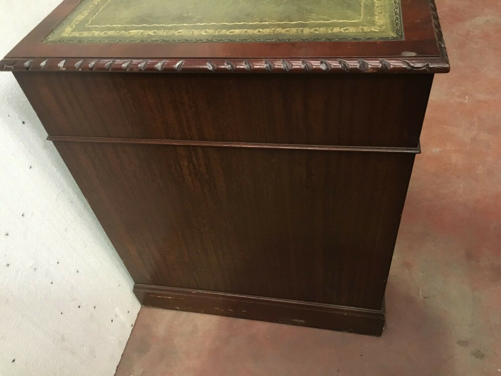 Desk style english mahogany and mahogany flat