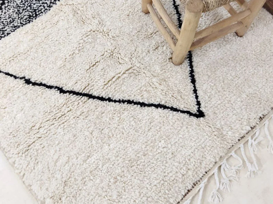 Handmade moroccan berber carpet 174 x 109 cm