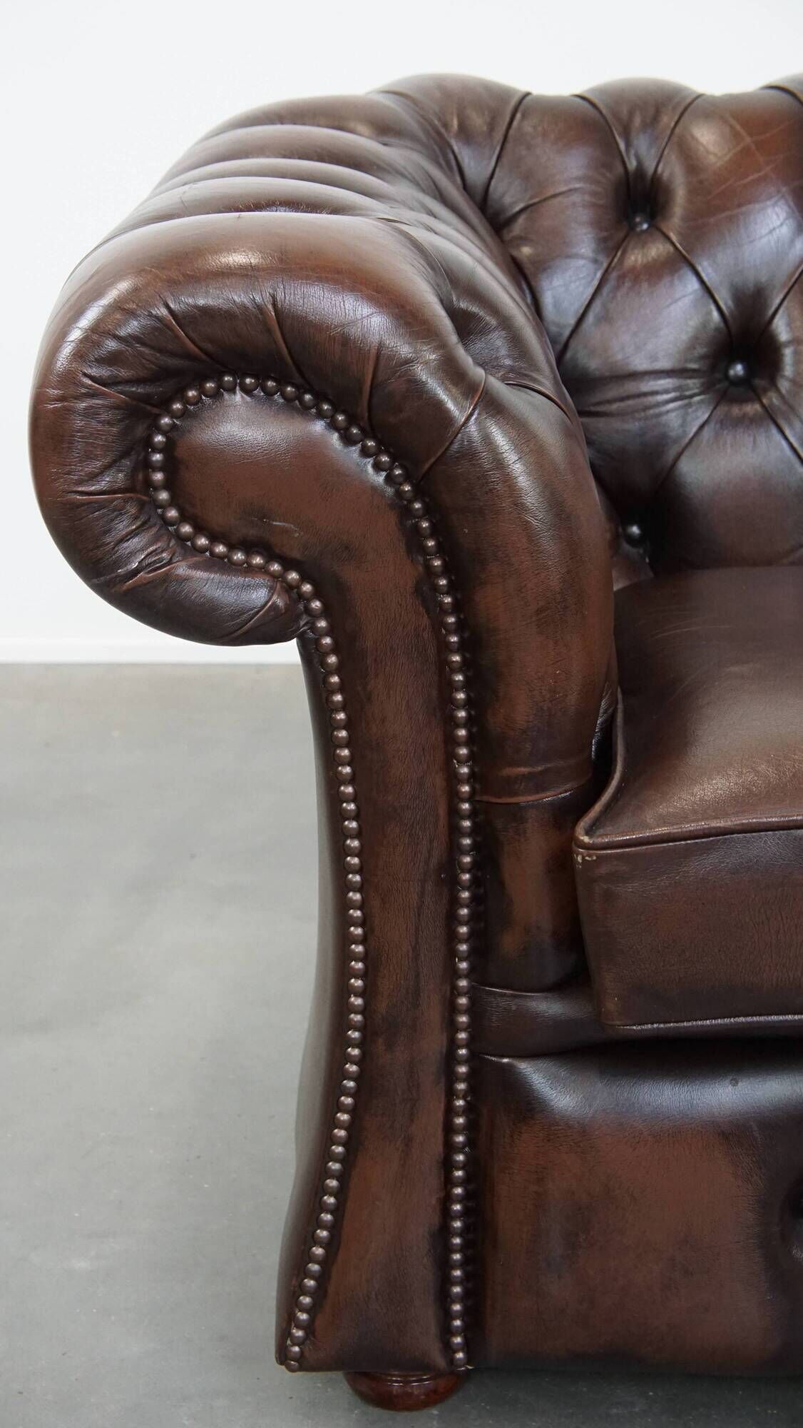 Canapé Chesterfield 3 places en cuir de vache de style anglais