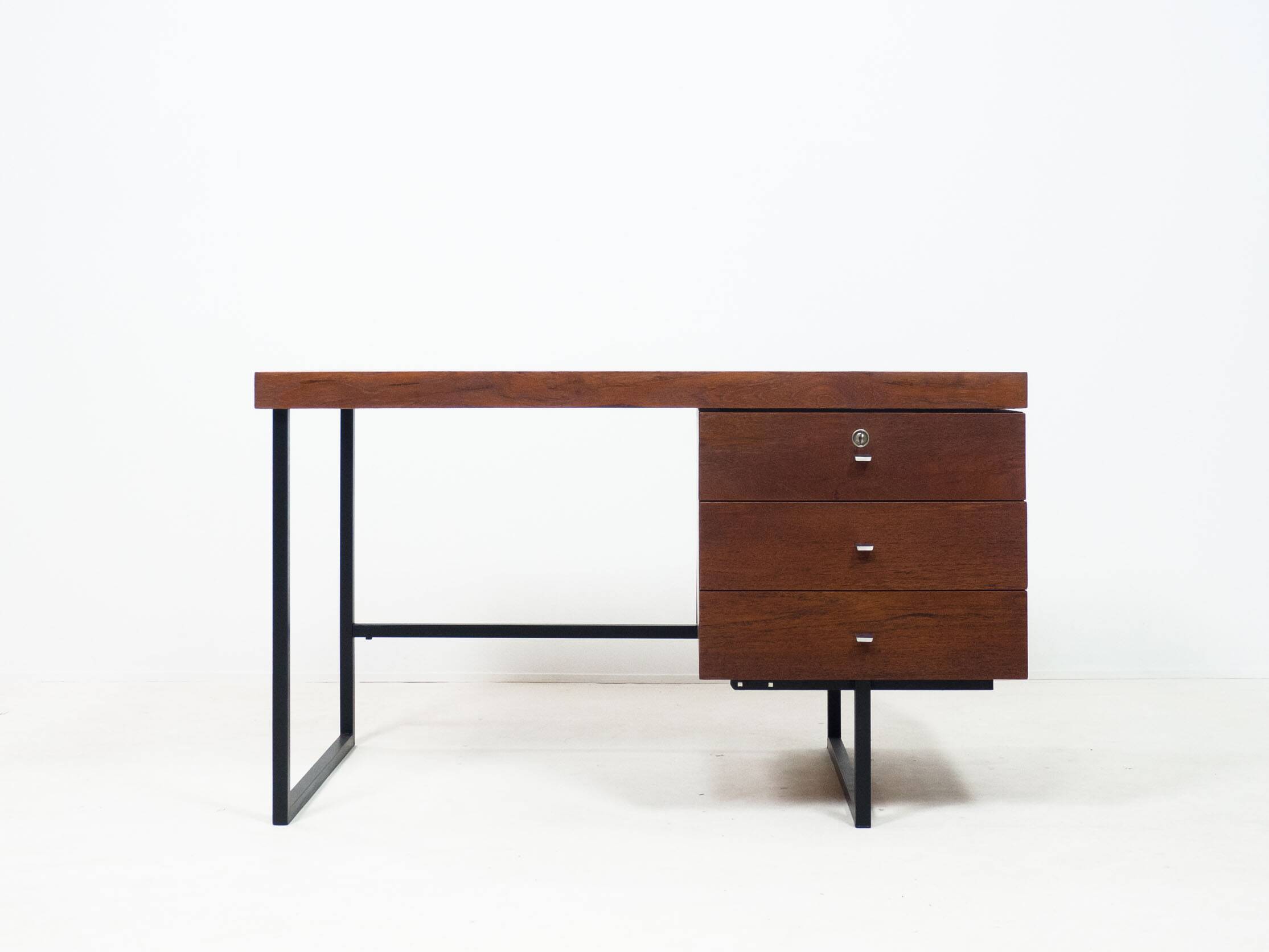 Meurop ‘Standard’ writing desk by Pierre Guariche