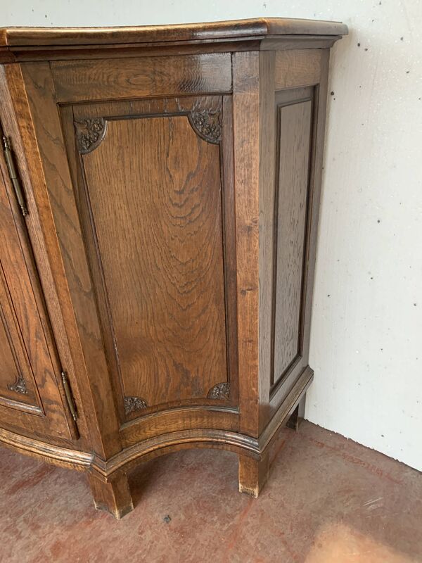 Buffet a hauteur d'appui de style Louis XIV en chêne massif XIX siècle
