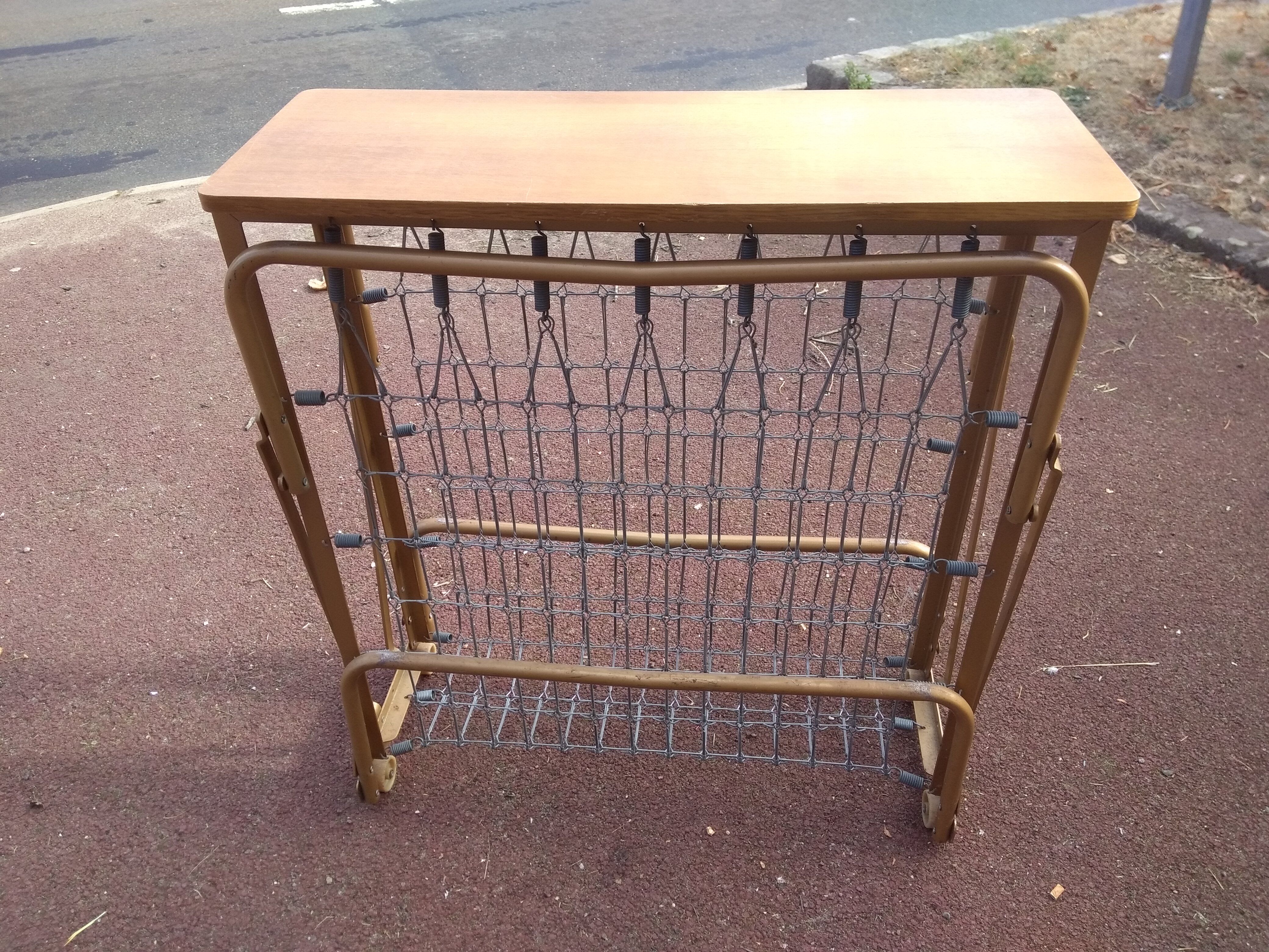 Folding bed