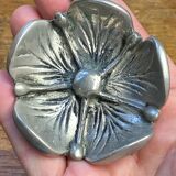 Mini lotus ashtrays in silver-plated metal