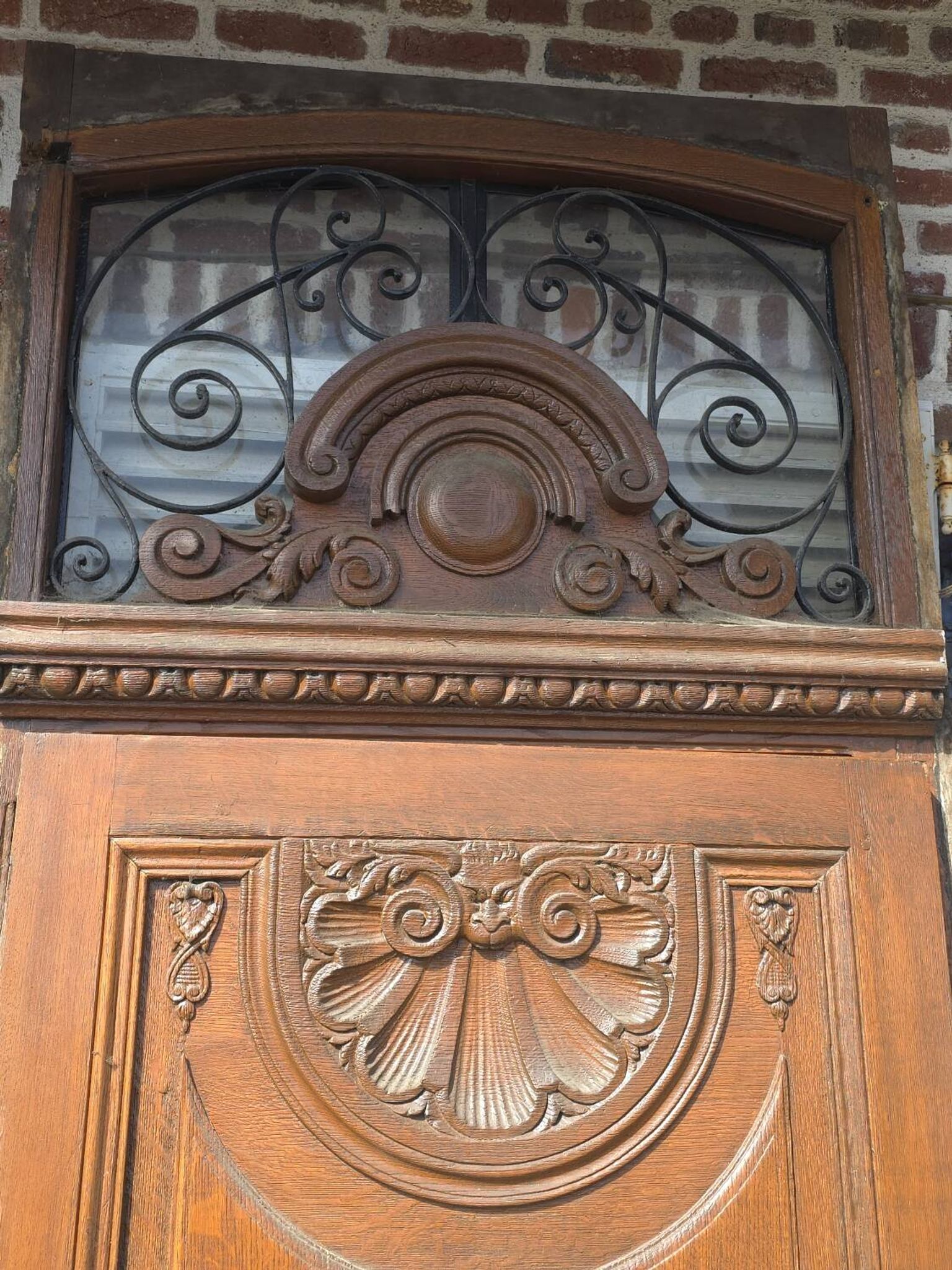 Porte d'entrée en chêne avec son bâti