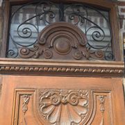 Porte d'entrée en chêne avec son bâti