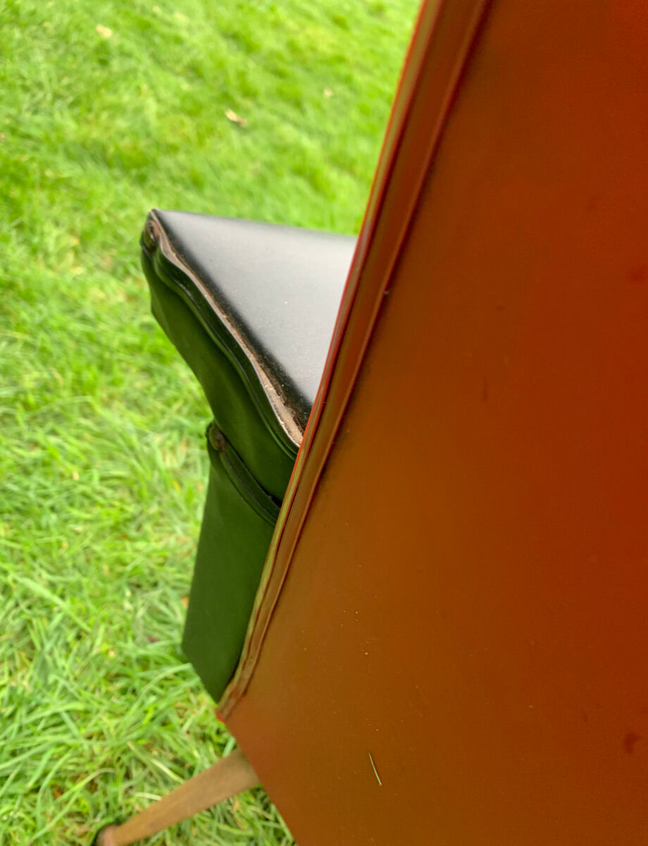 Armchair "60s" in red and black skaï