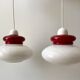 Duo de suspensions en opaline blanche et rouge années 50