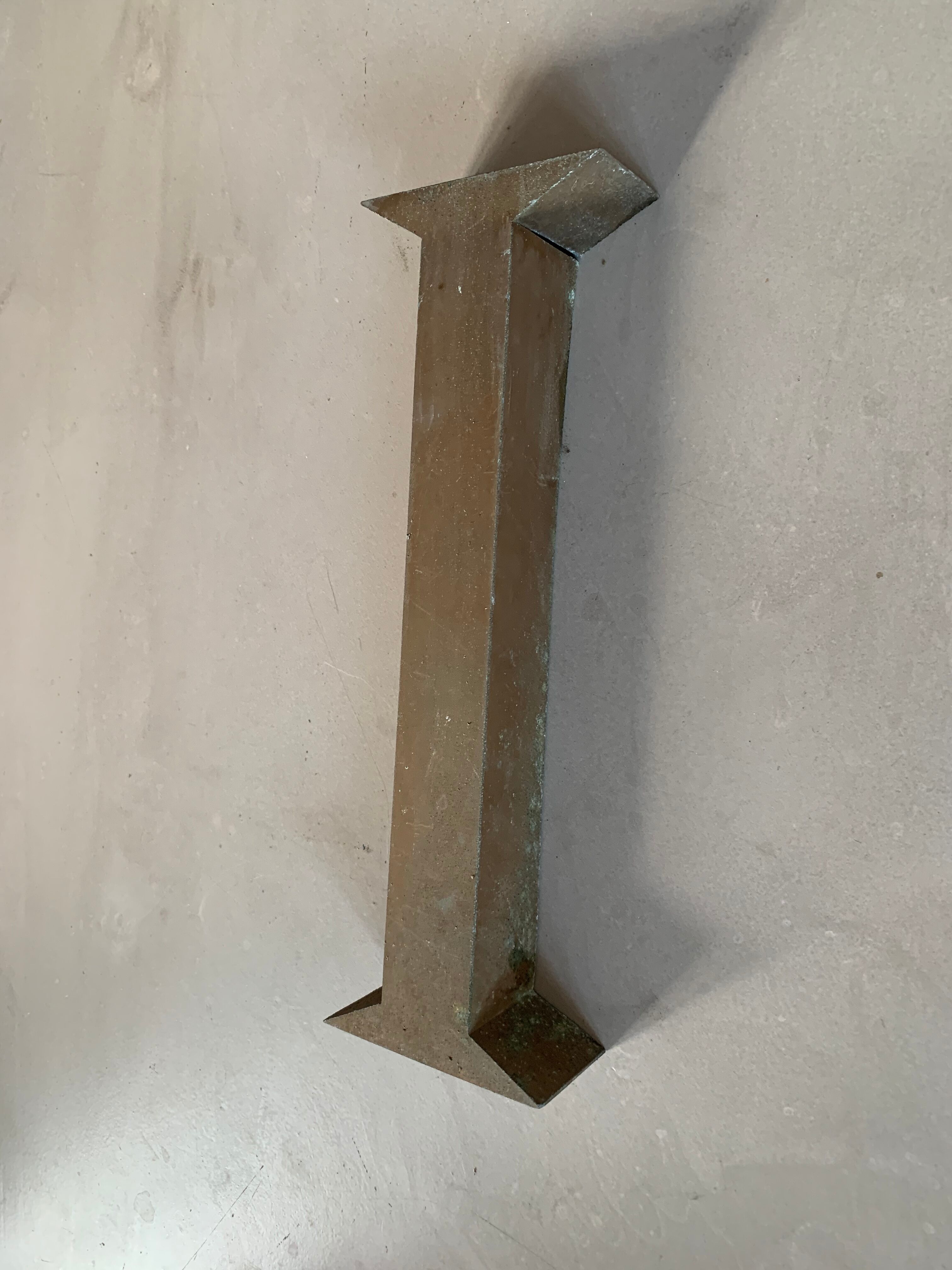 Lettre d’enseigne ancienne I