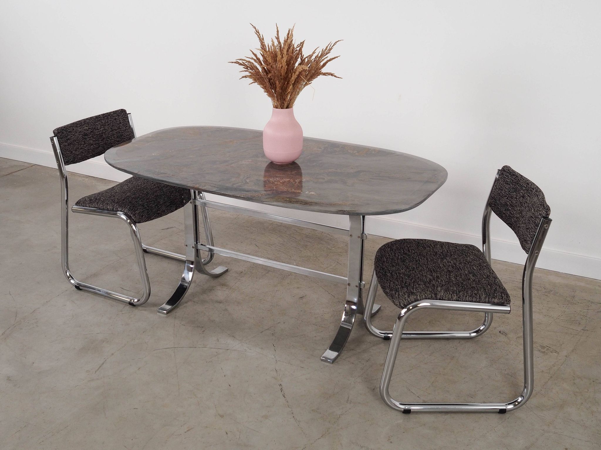 Table danoise en pierre, années 1980