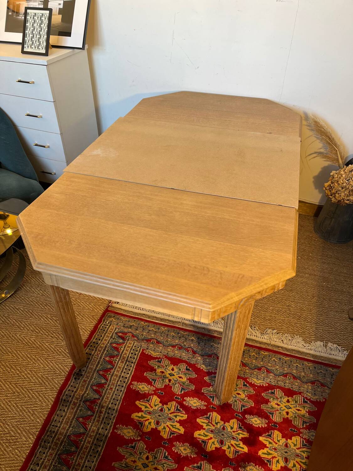 Extendable wooden art deco table for 4 to 8 people