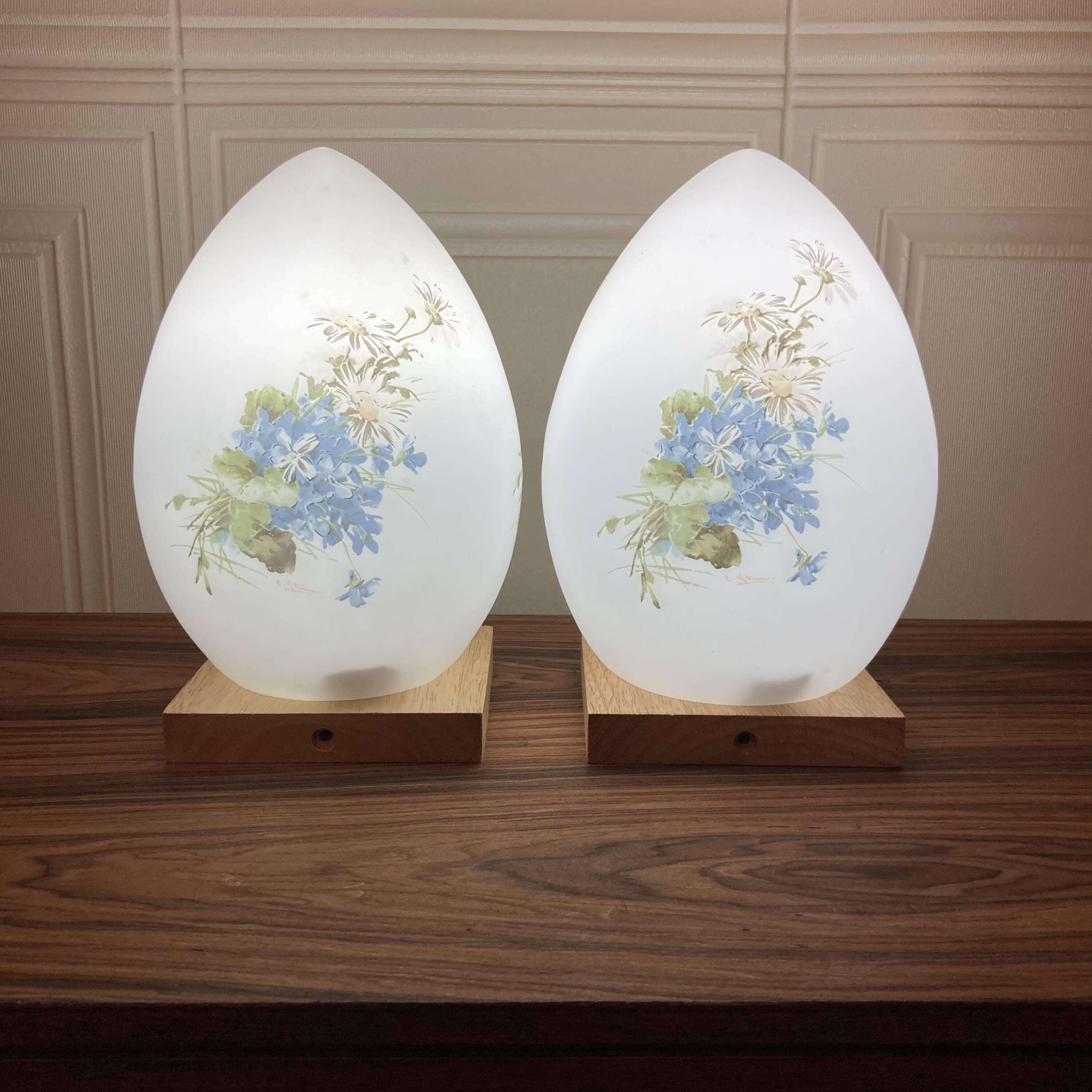 Paire de lampes opaline design 1950.