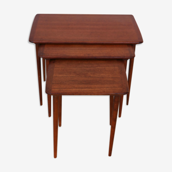Scandinavian pull out table