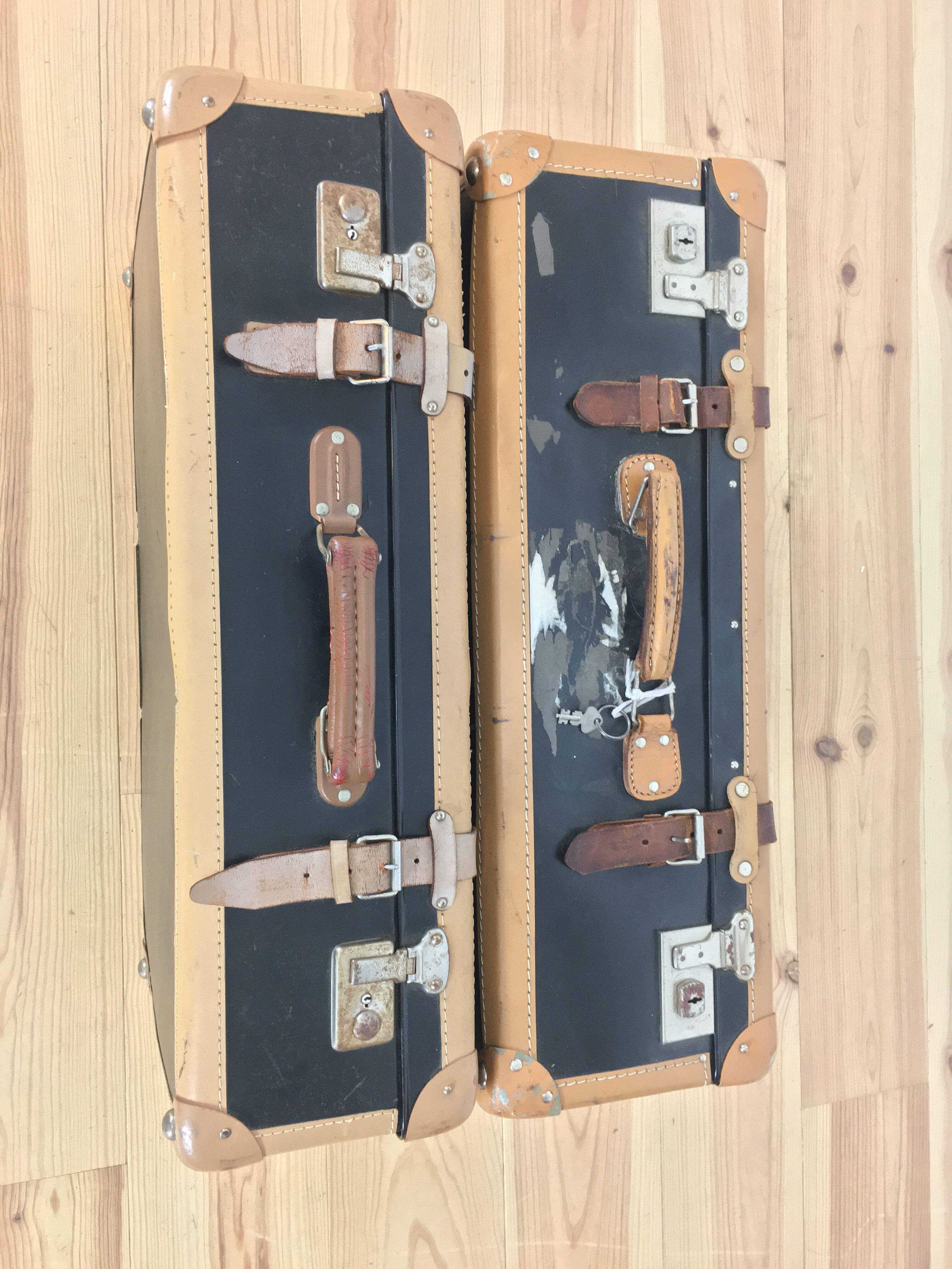 Suite of 2 suitcases, 50s