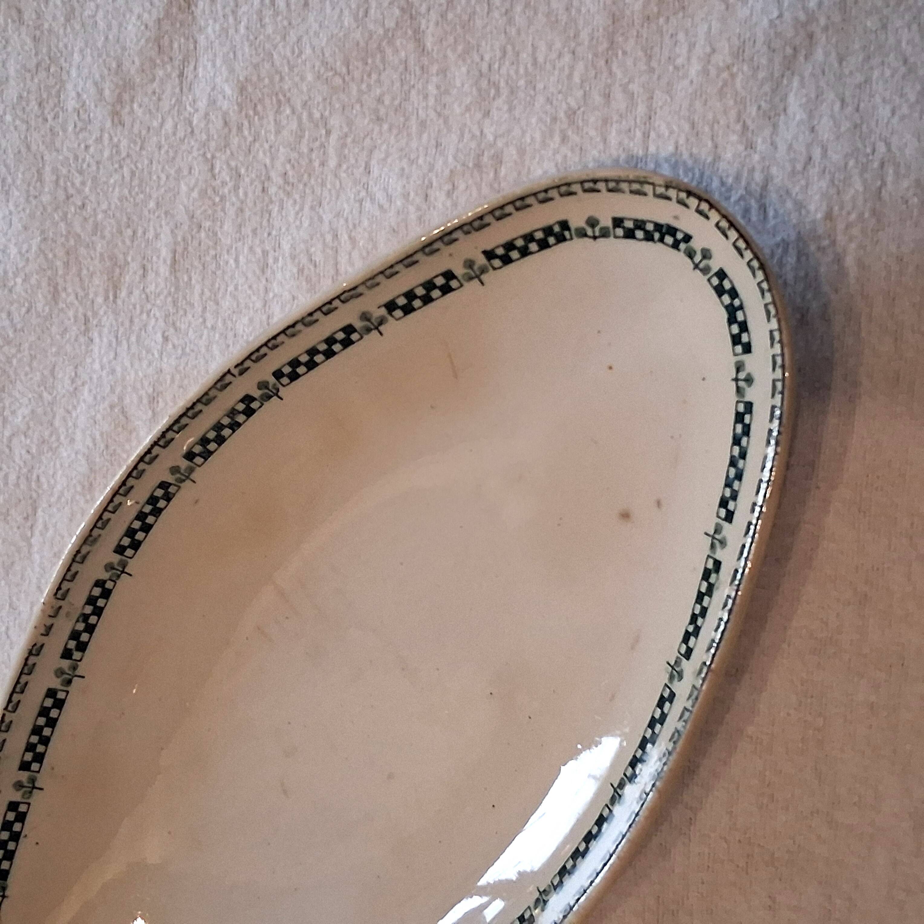 Old ironstone platter from Gien in good condition.