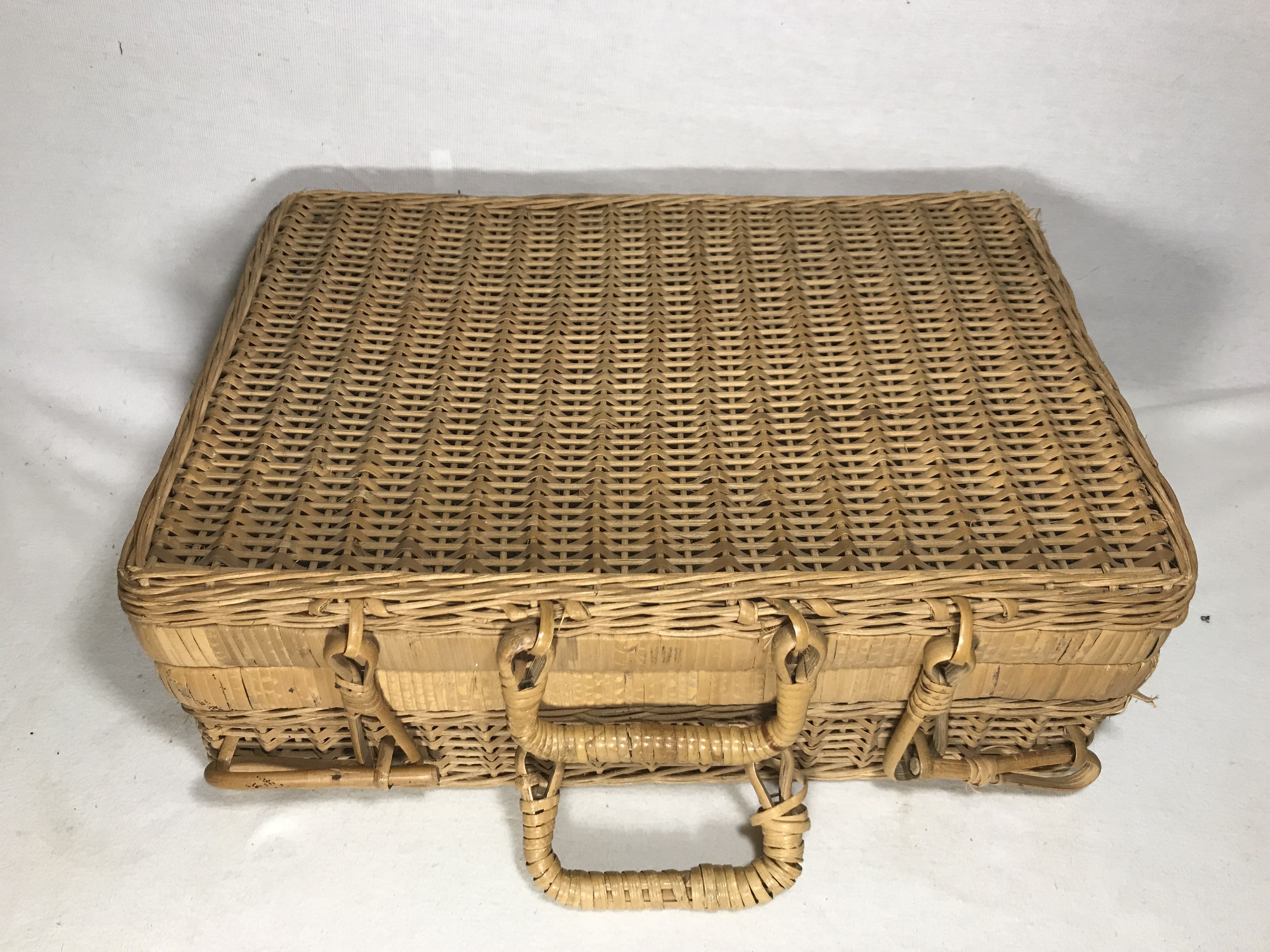 Old picnic basket 60s rattan wicker vintage