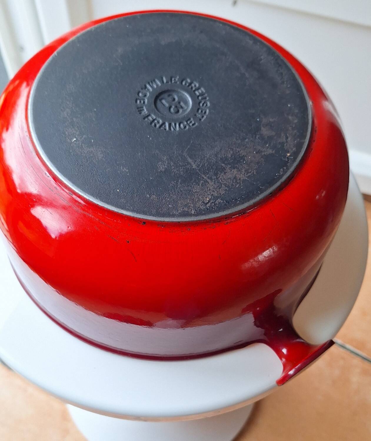 LeCreuset Enzo Mari orange red enamelled cast iron round casserole dish 23 cm perfect condition