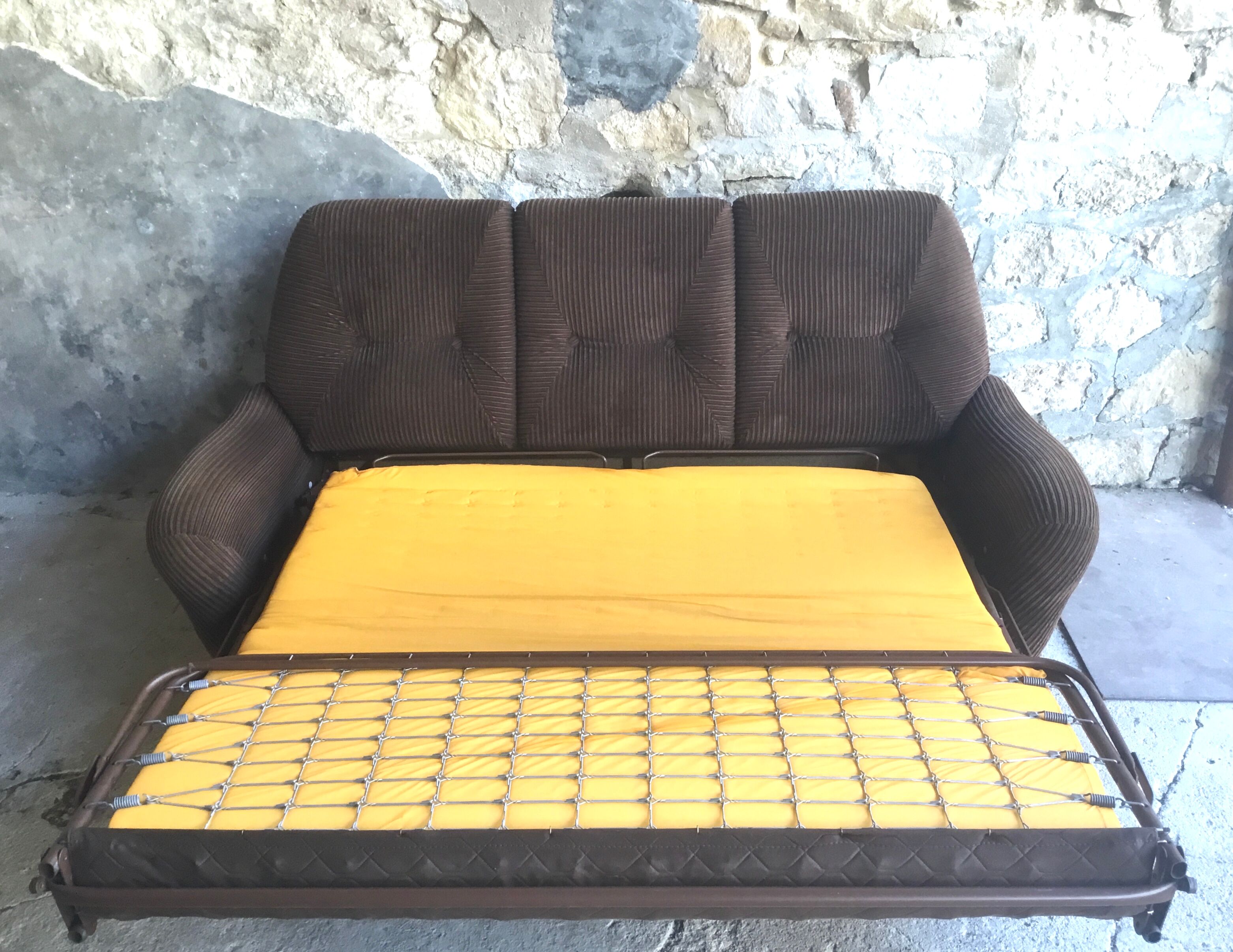 3-seater space-age convertible sofa - corded brown velvet - Design 1970