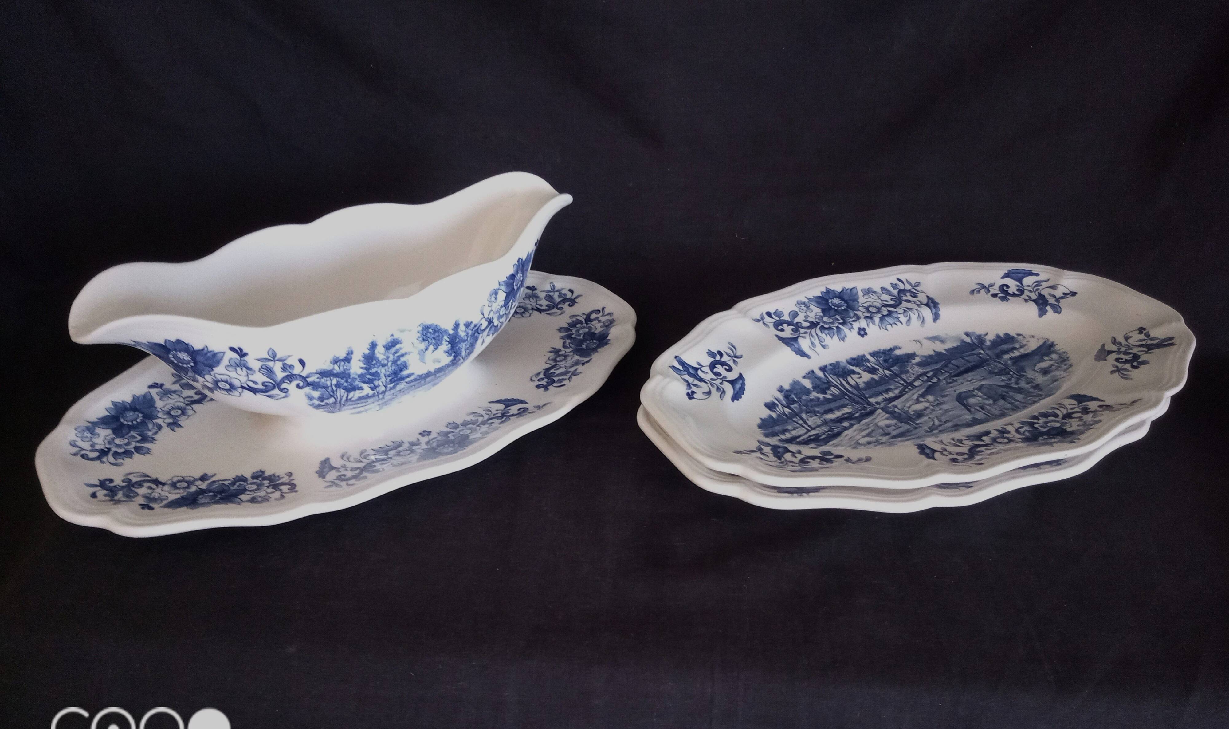 Set of a gravy boat and 2 Sarreguemines ceramic ravines, Derby model