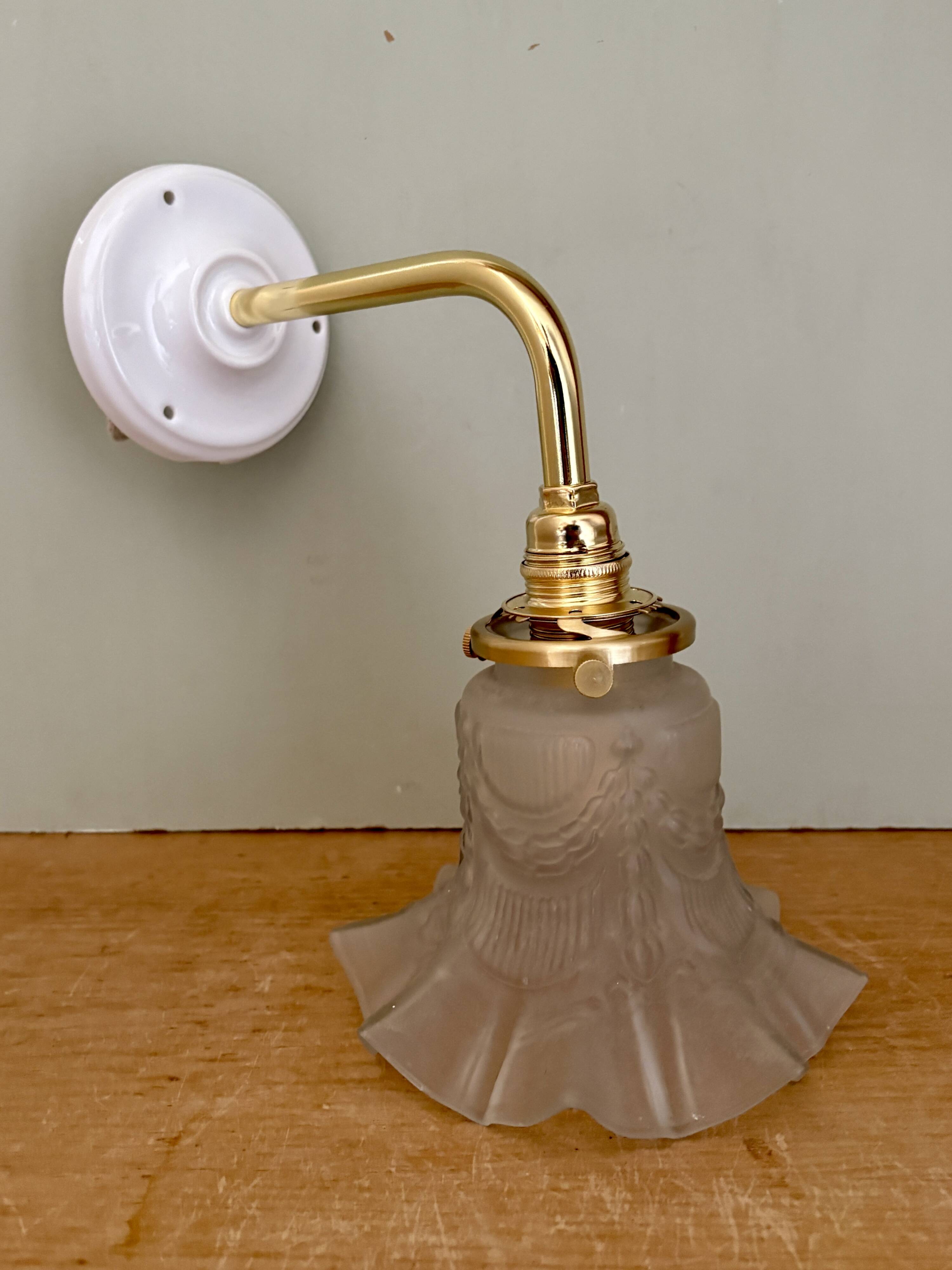 Vintage tulip gold elbow wall lamp in frosted glass