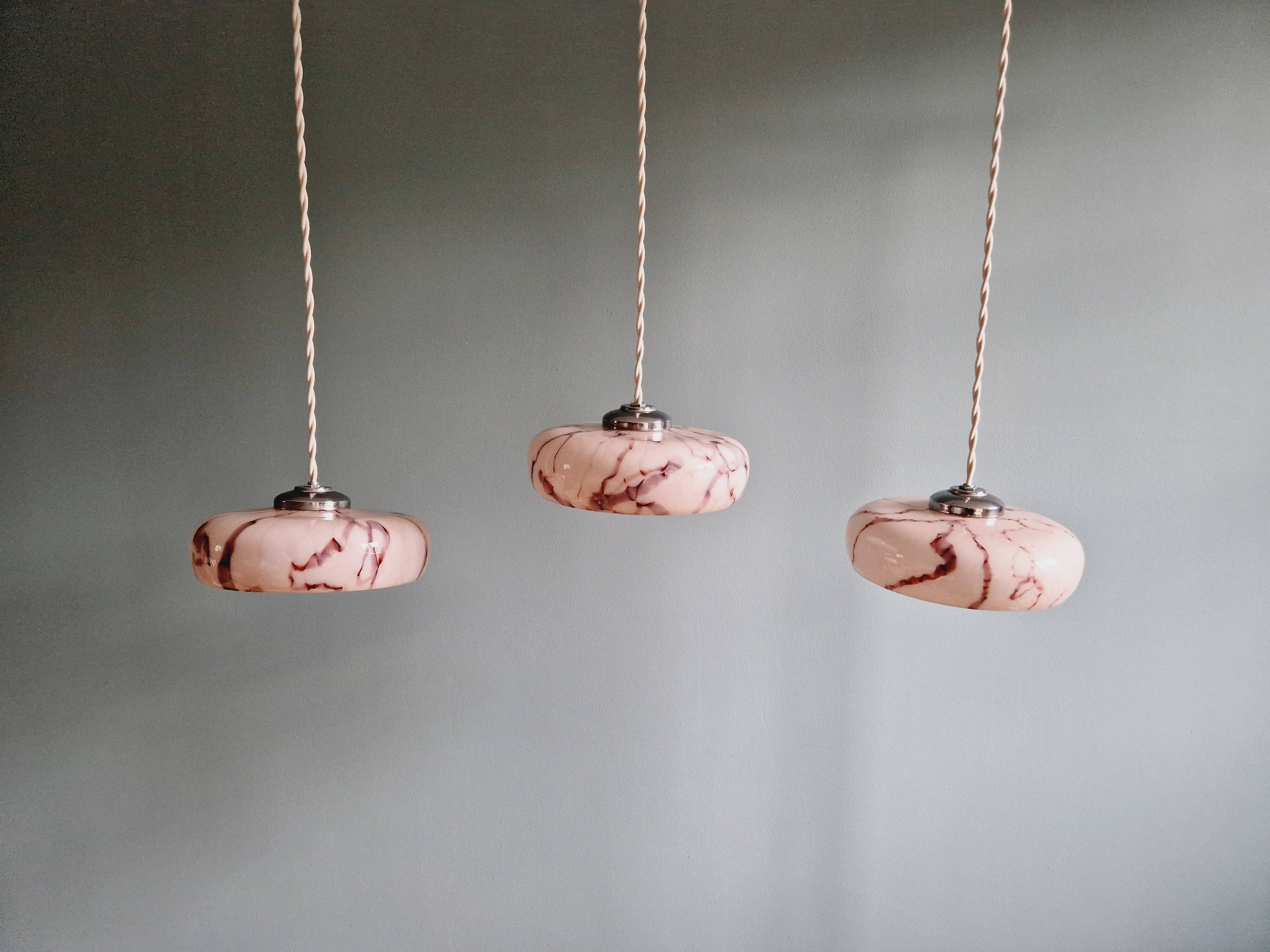 Set of 3 pendants in pink marbled opaline
