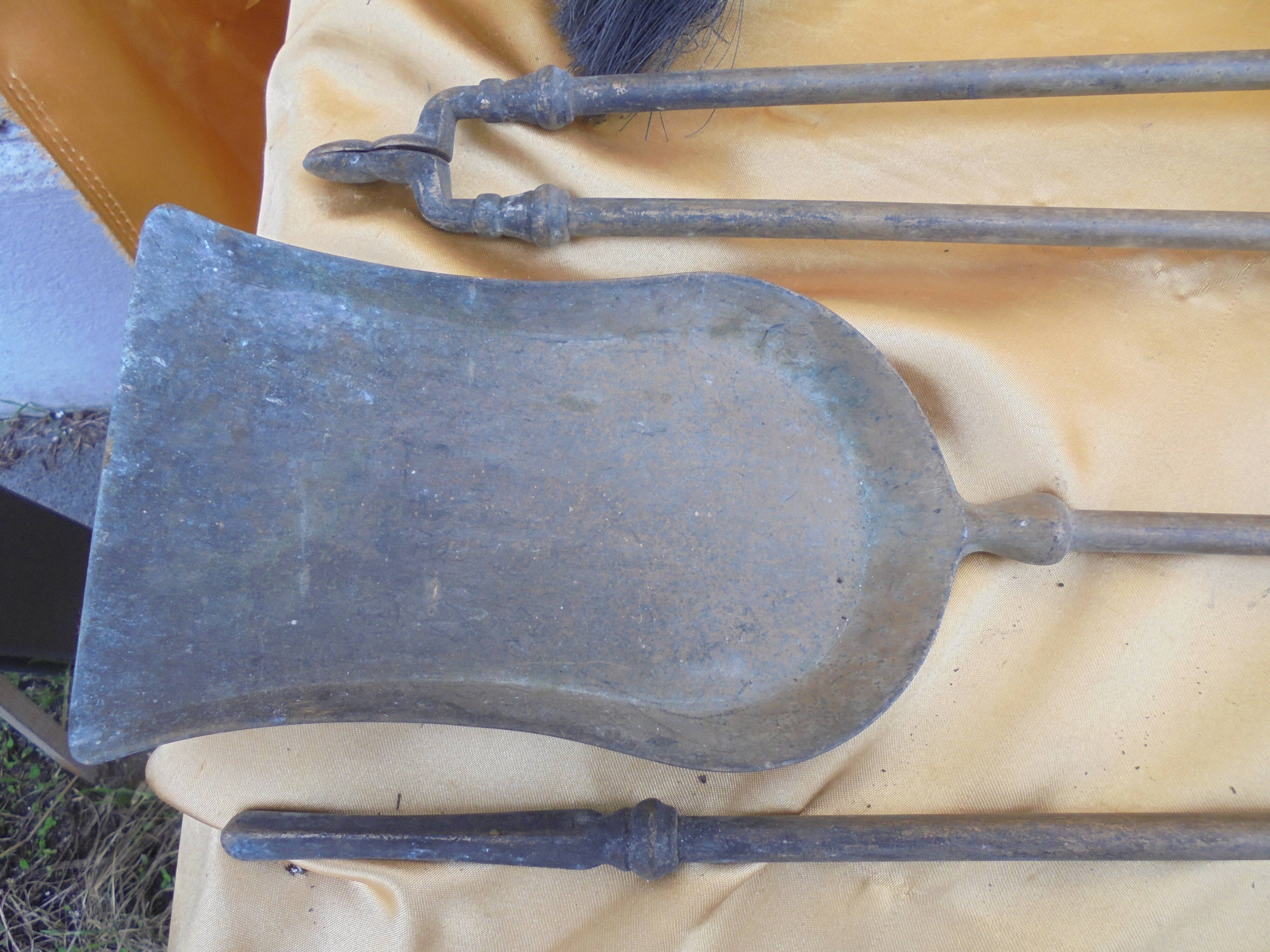 Servant of bronze and brass chimney