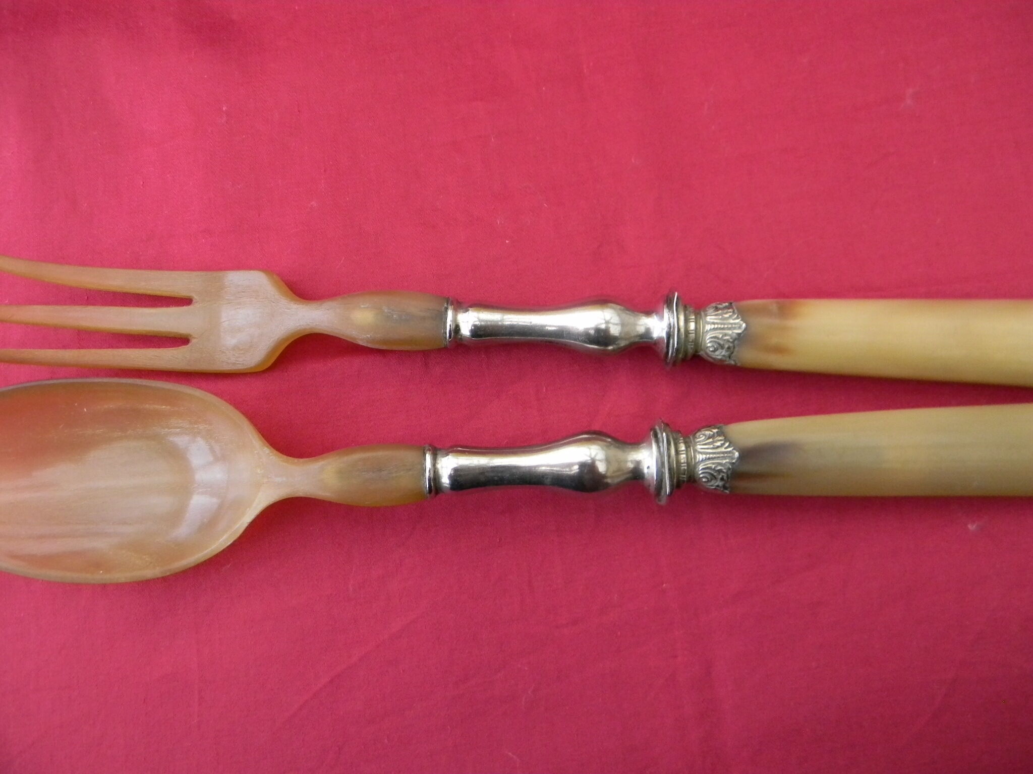 Covered with salad horn and silver metal.