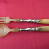 Covered with salad horn and silver metal.