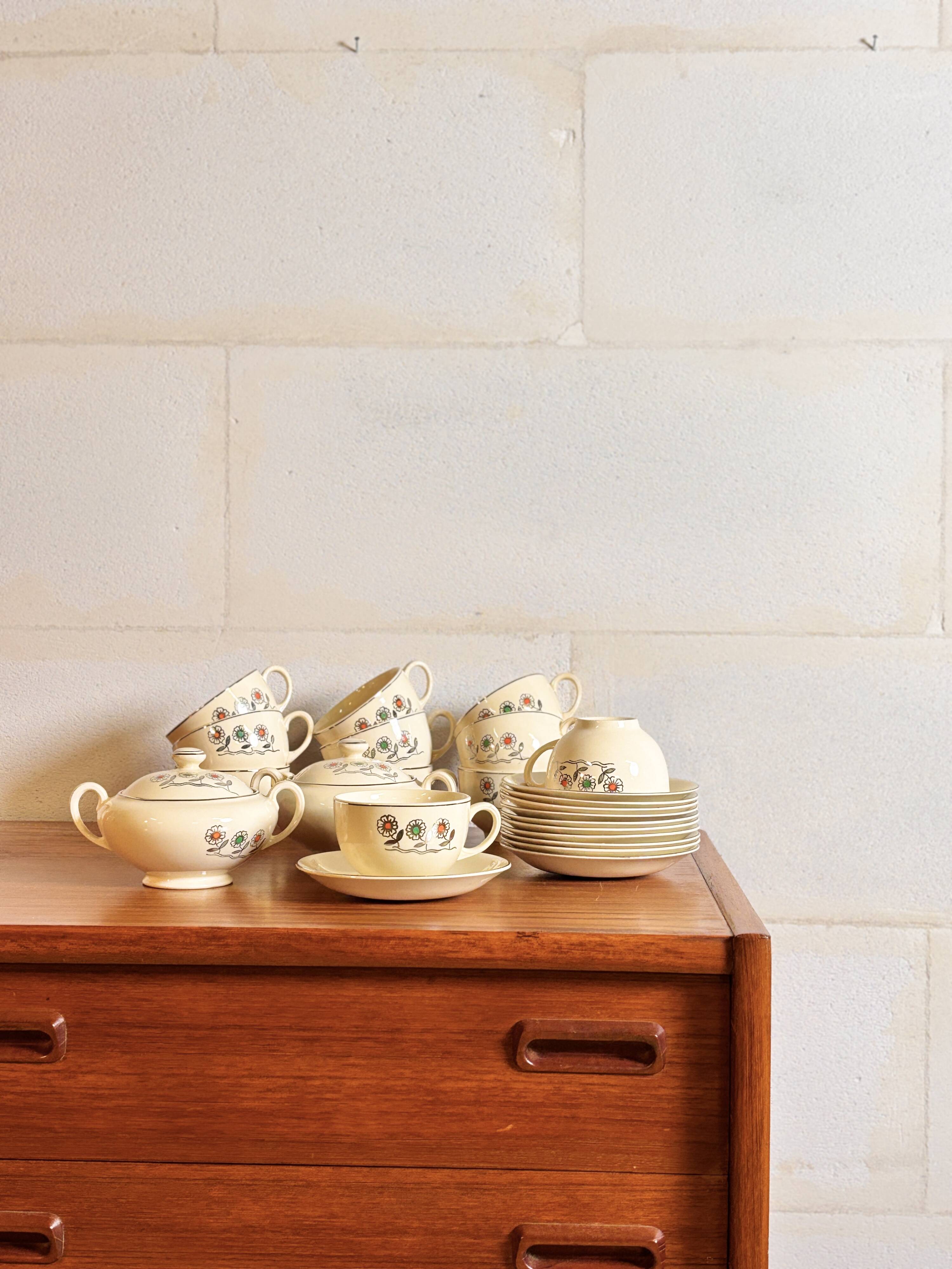 Set of 11 cups, saucers and 2 sugar bowls Johnson Brother I 1970s