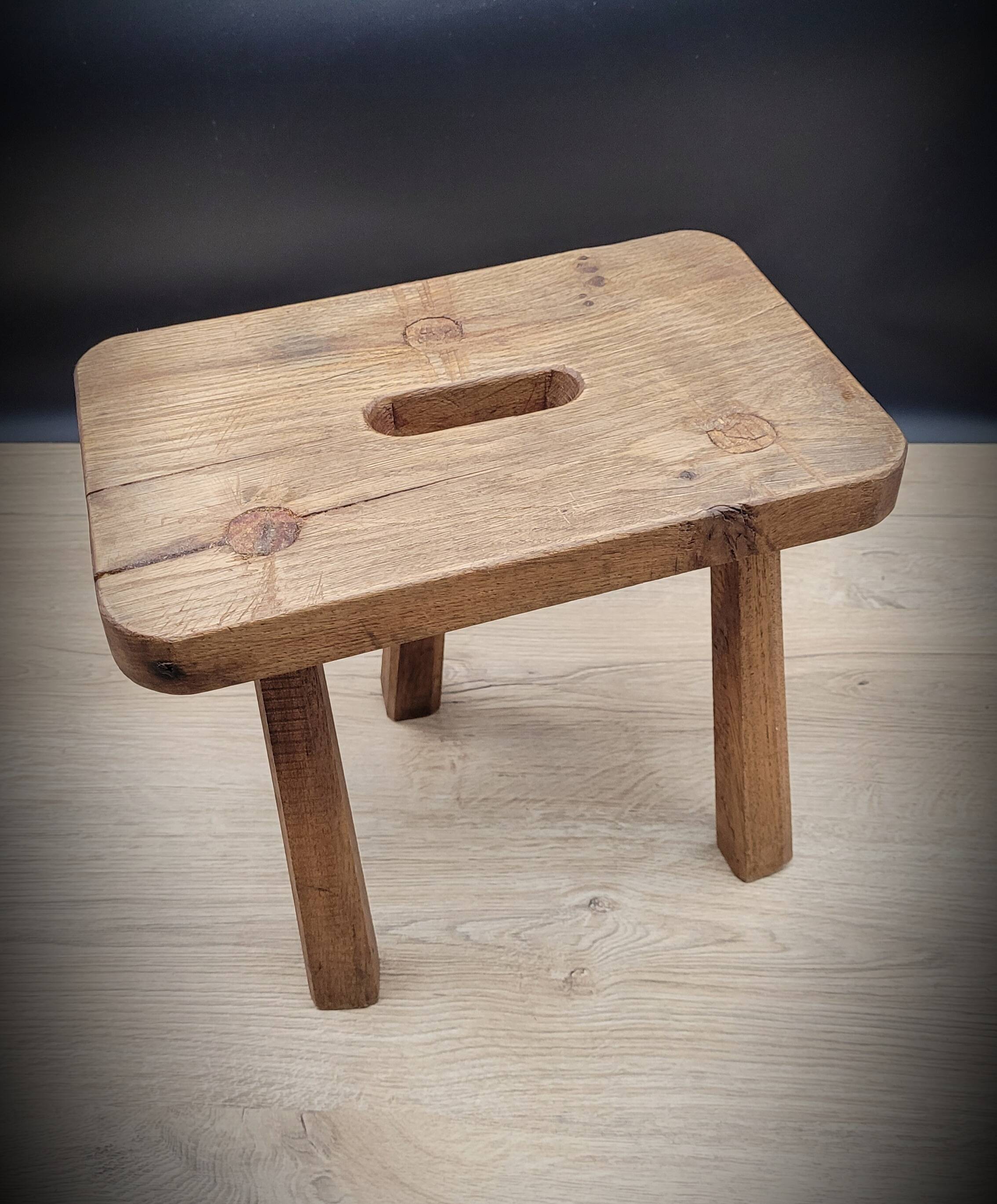 Threeod stool rectangle handle