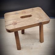 Tabouret tripode rectangle poignée